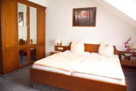 Photo of the whole room, Bed in Eppelborner Hof