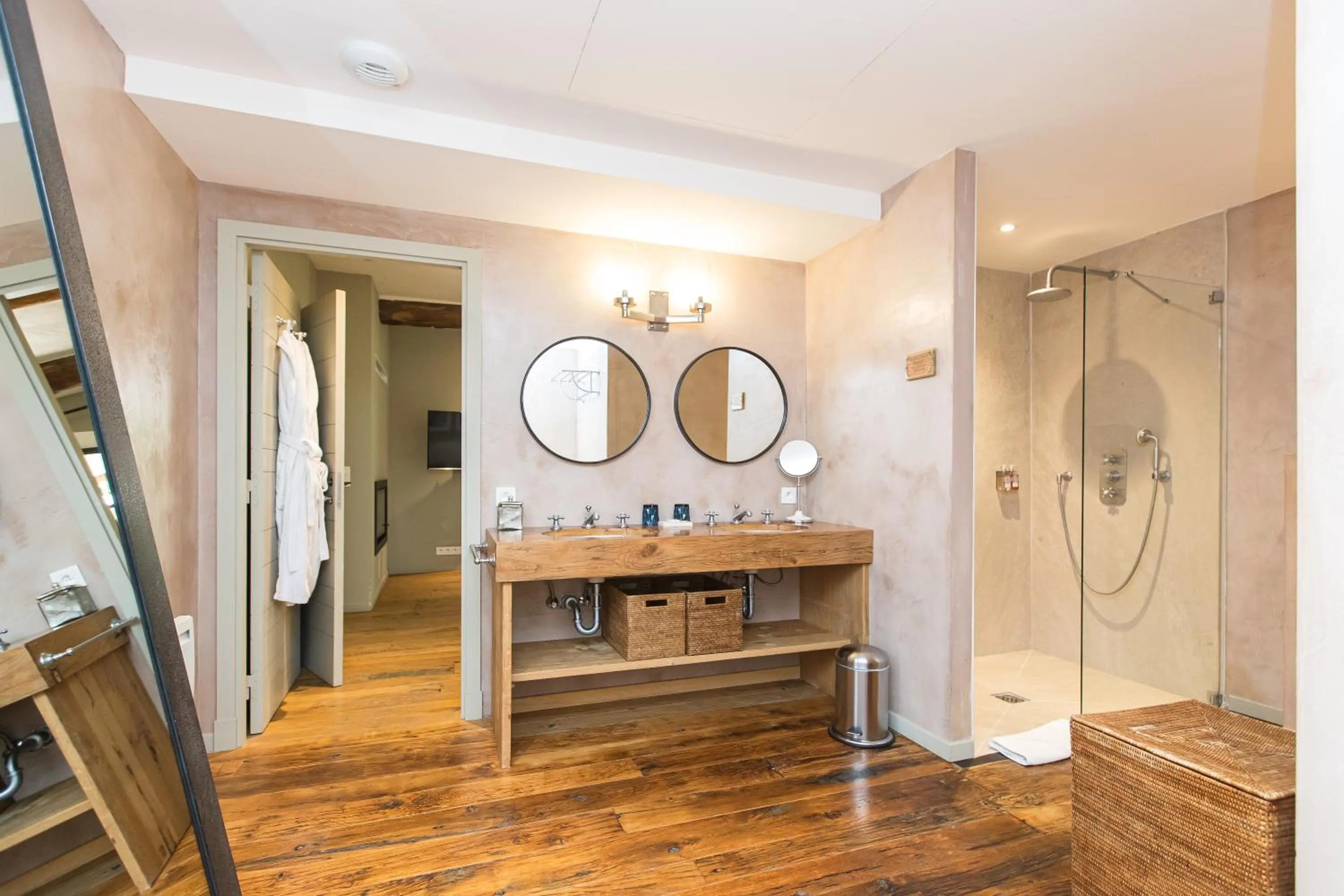 Shower in Domaine Les Mésanges