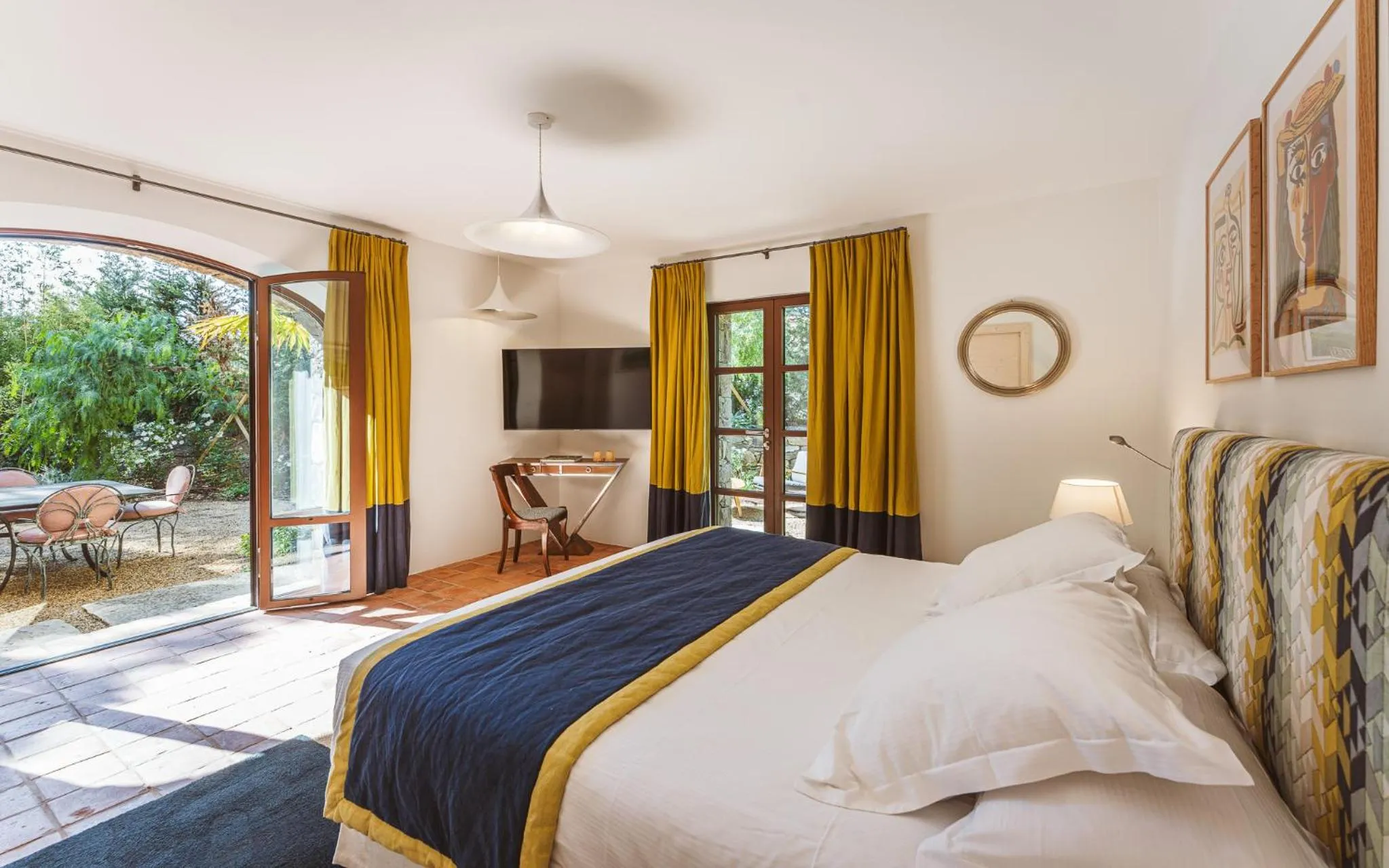 Patio, Bed in Domaine Les Mésanges