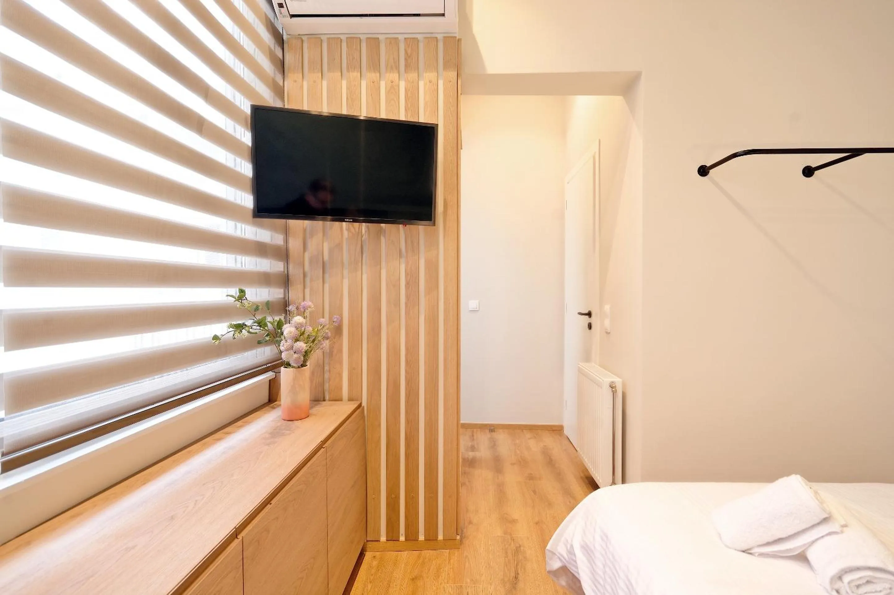 TV and multimedia, Bed in The Flirty Athens apartment