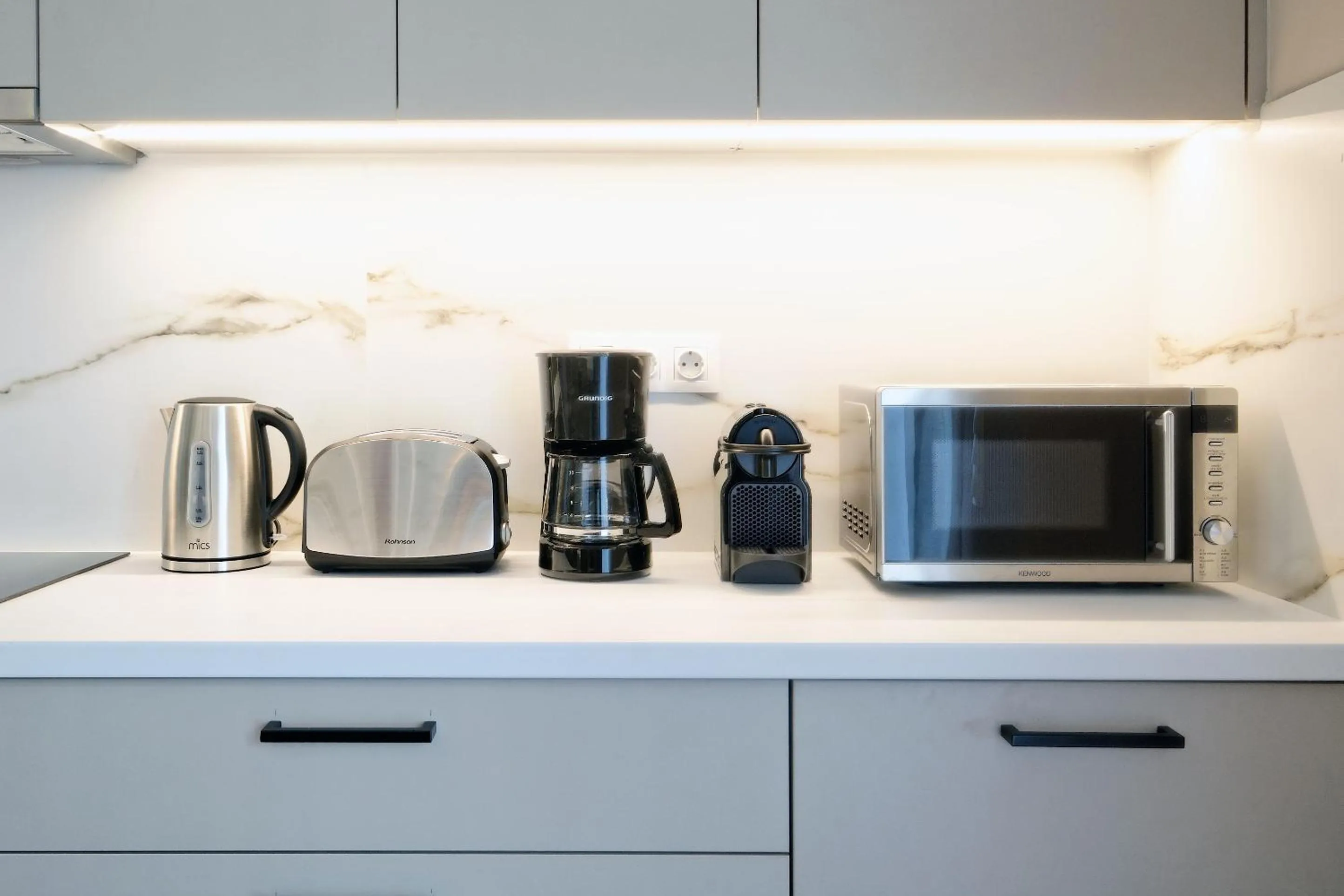 Coffee/tea facilities in The Flirty Athens apartment