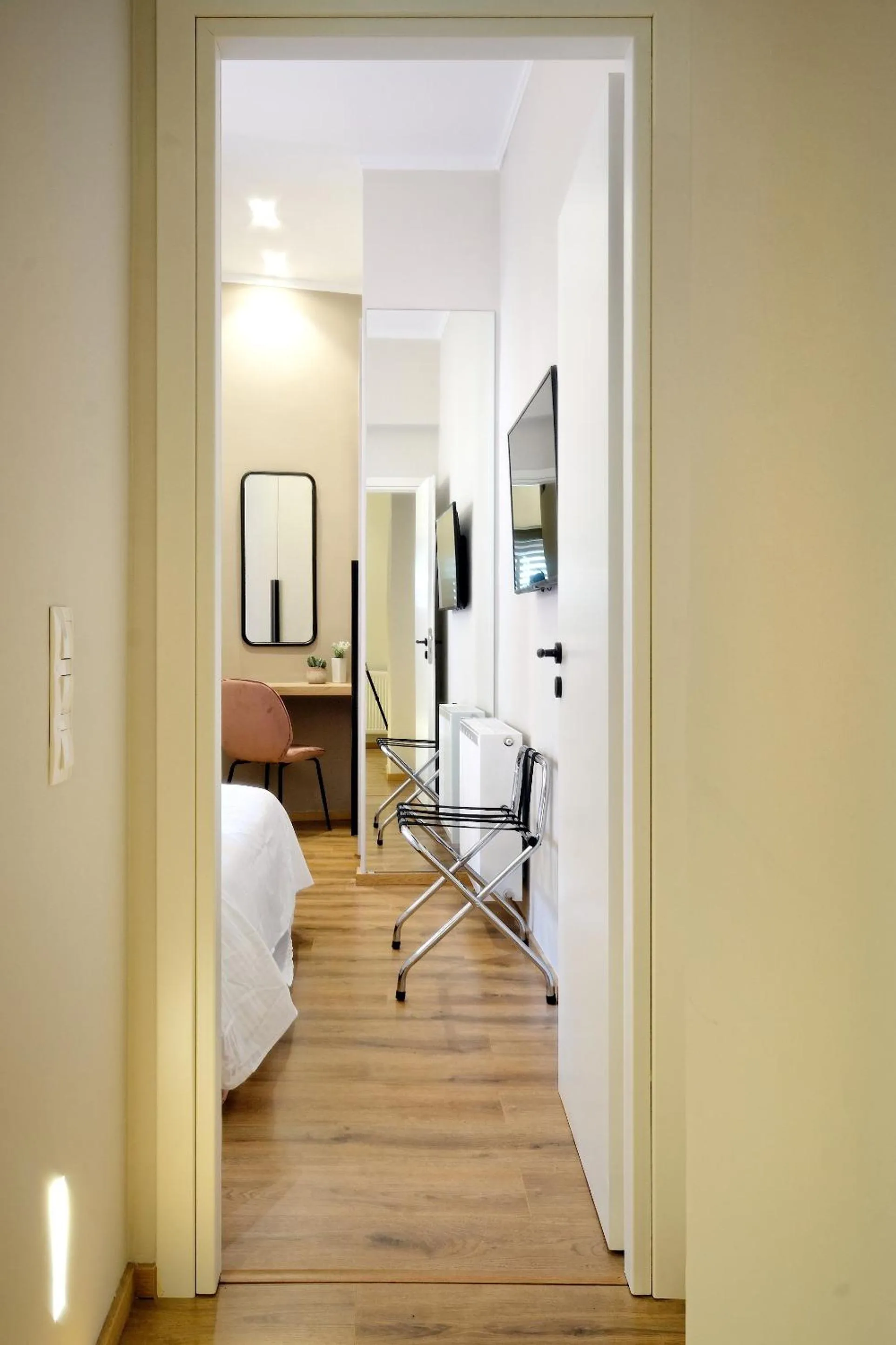 TV and multimedia, Bed in The Flirty Athens apartment