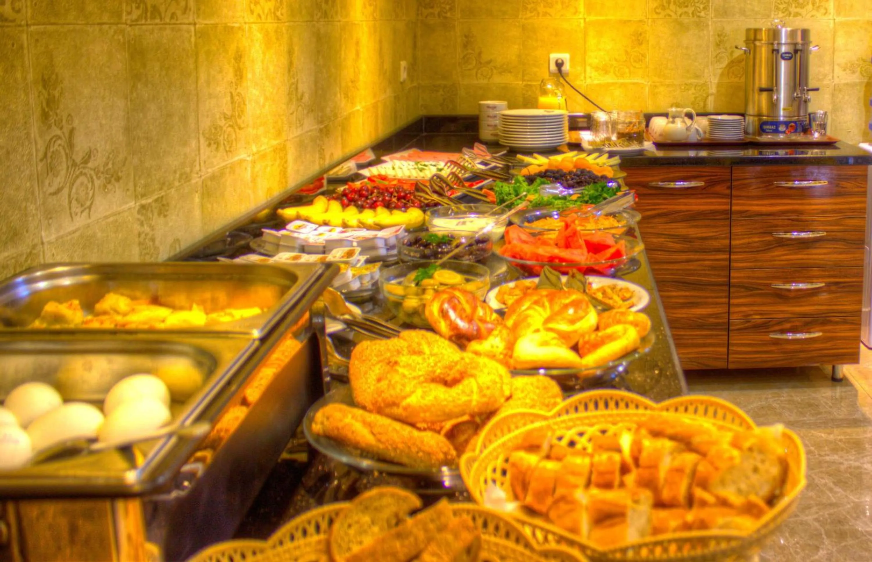 Food and drinks in Hotel Real Life