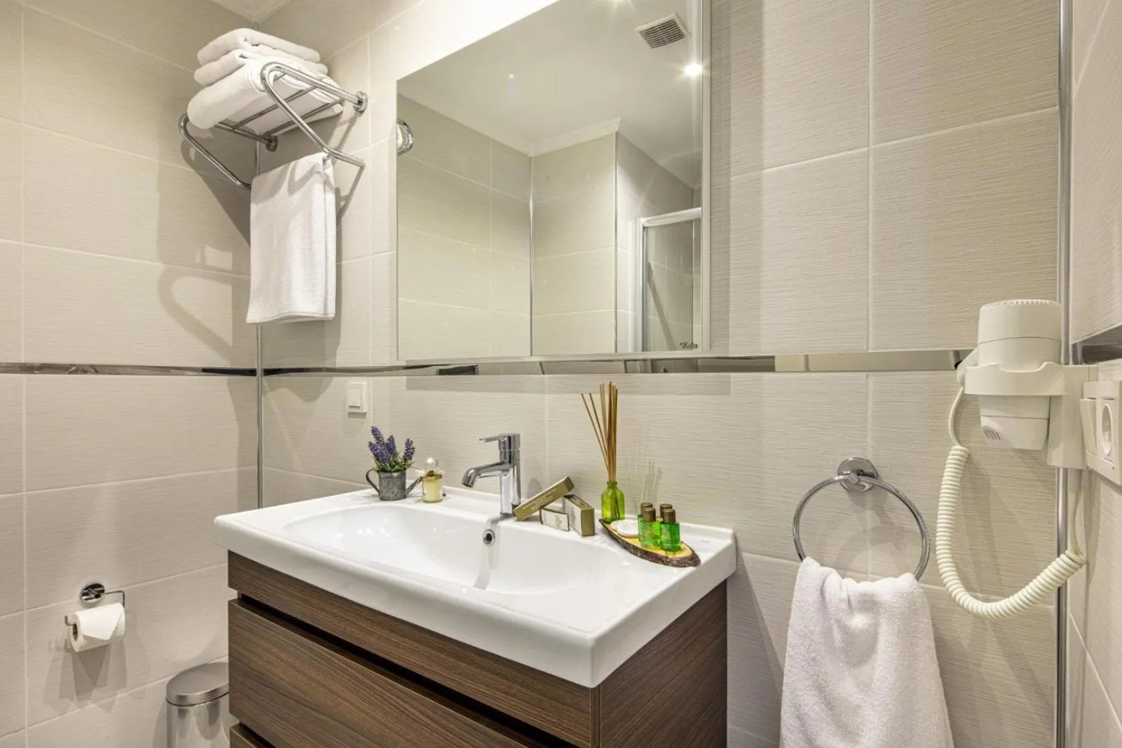 Shower in Hotel Real Life