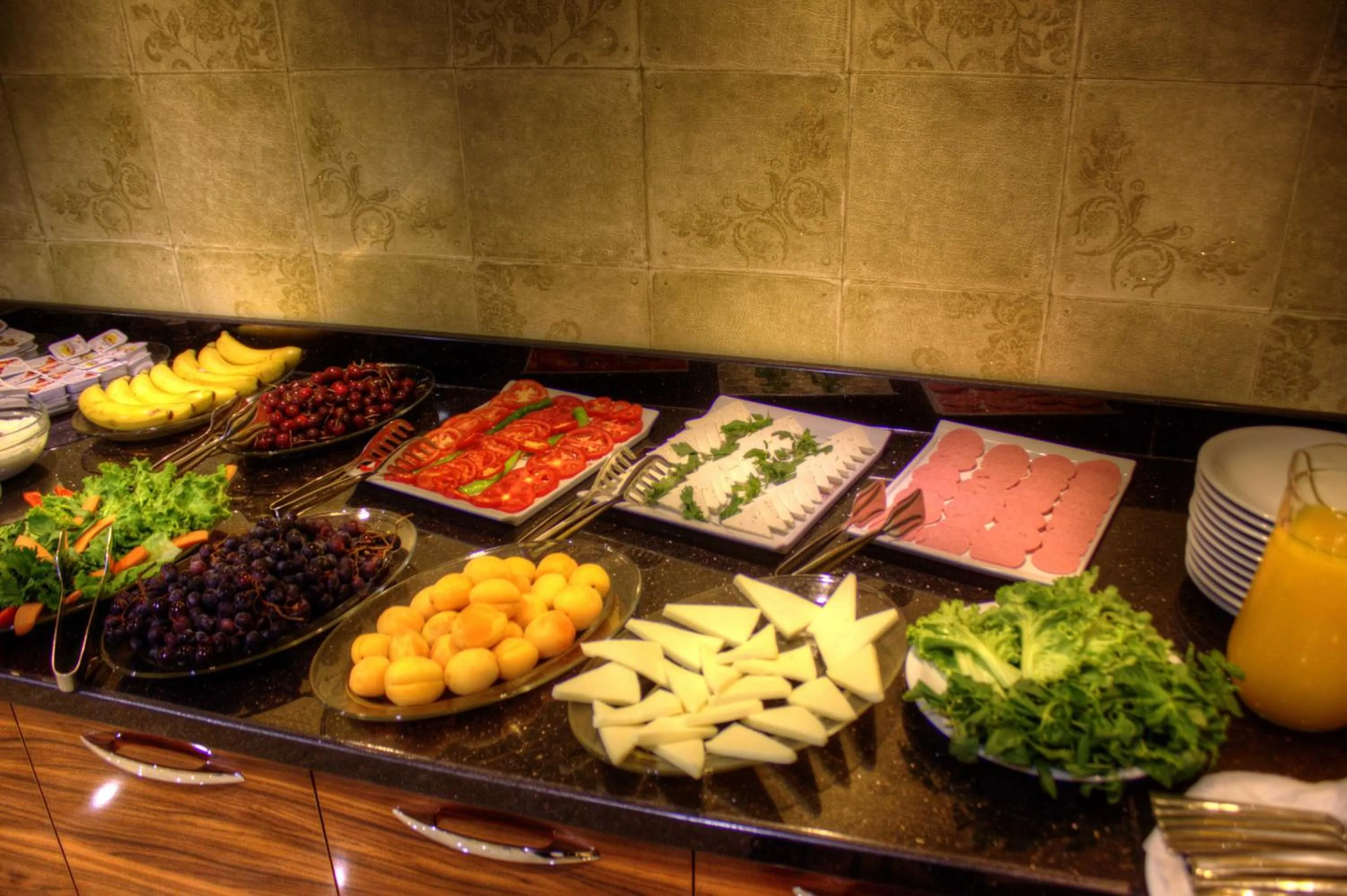 Food and drinks in Hotel Real Life