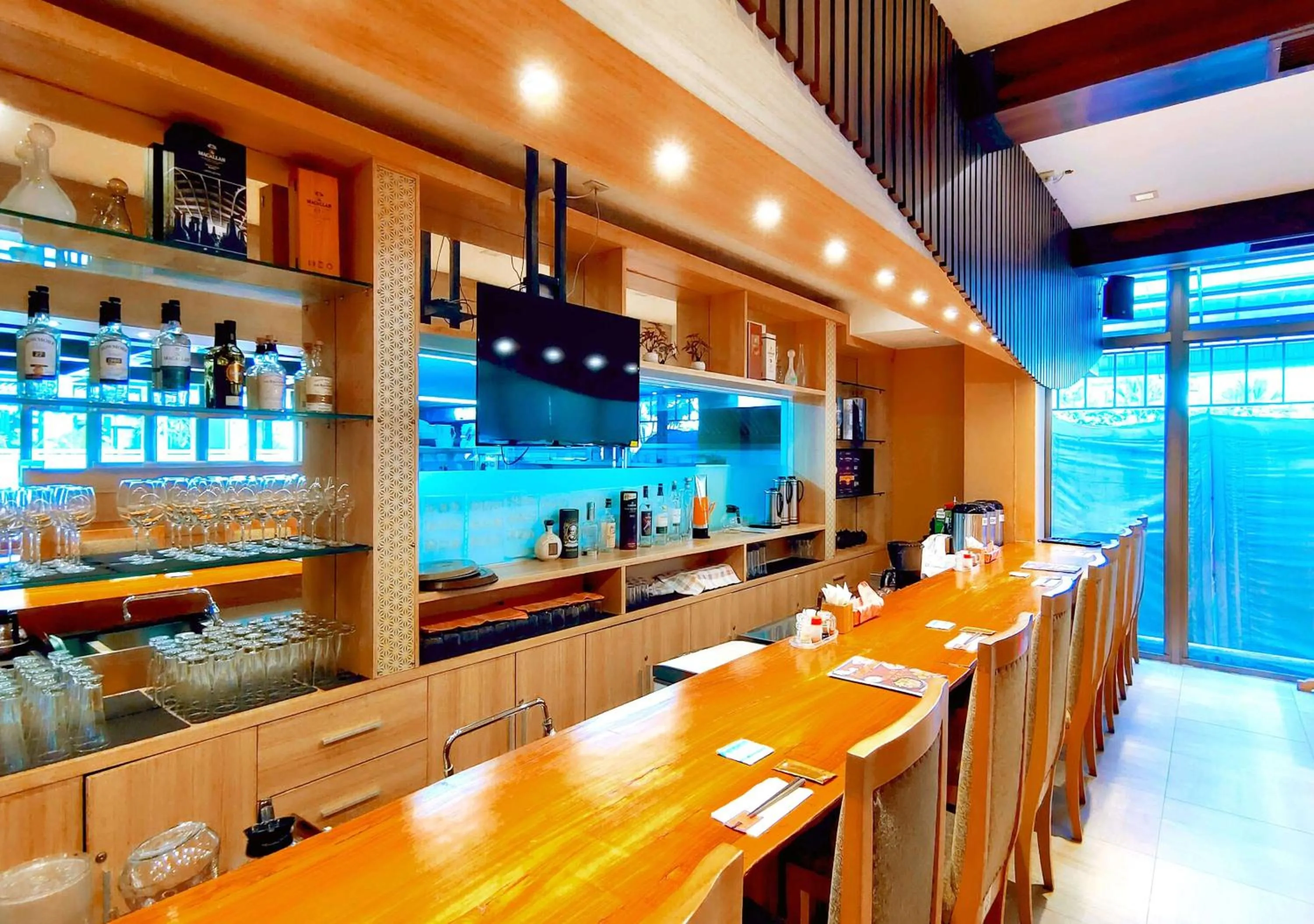 Restaurant/places to eat in Le Premier Hotel Deltamas