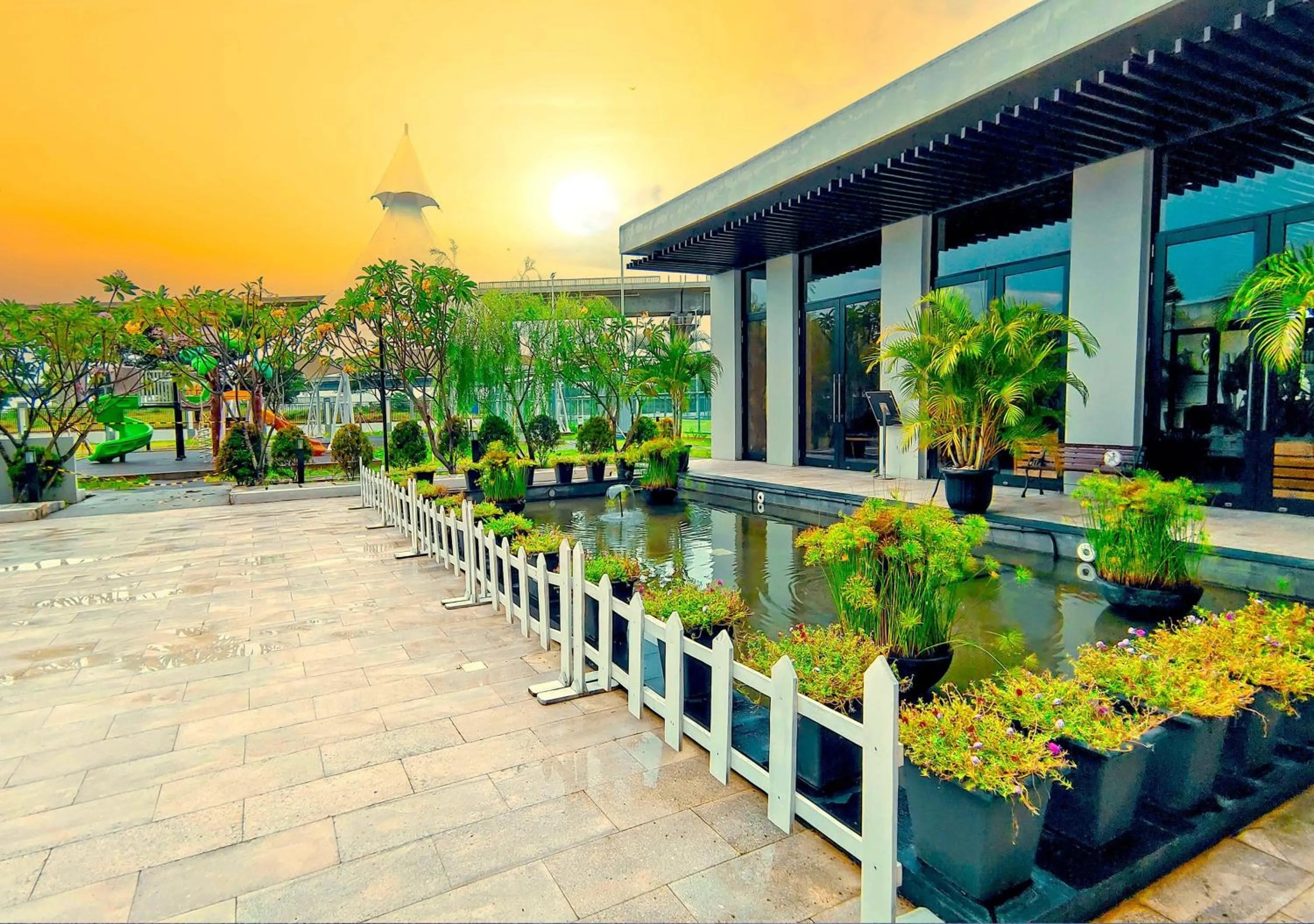 Garden in Le Premier Hotel Deltamas