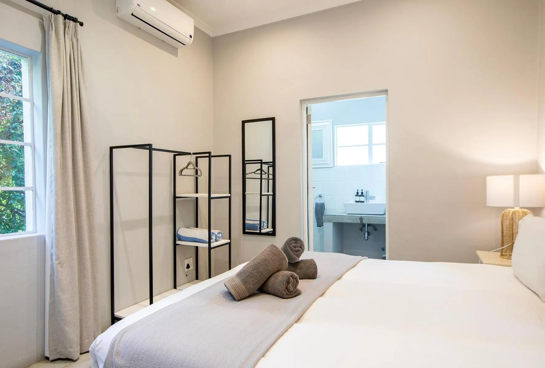 Bedroom, Bed in Saronsberg Vineyard Cottages