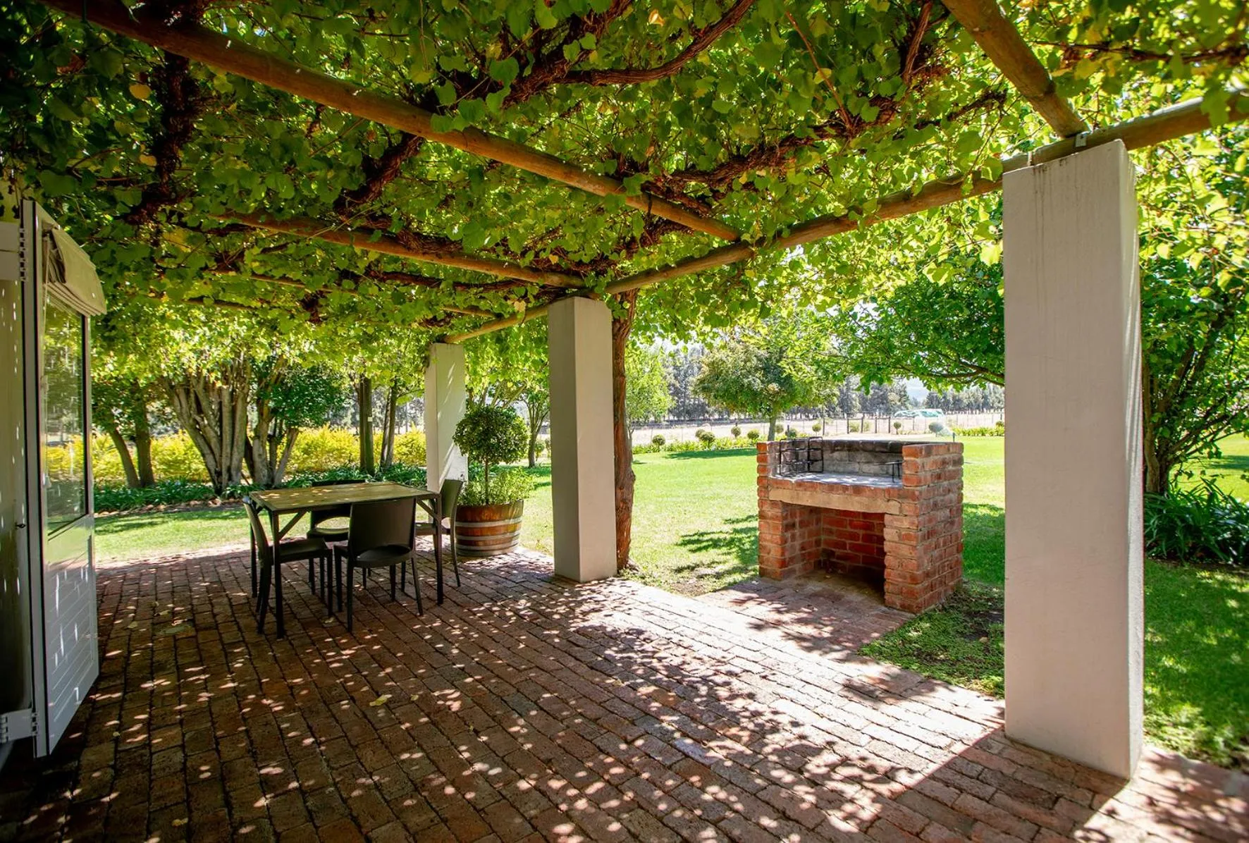 BBQ facilities in Saronsberg Vineyard Cottages