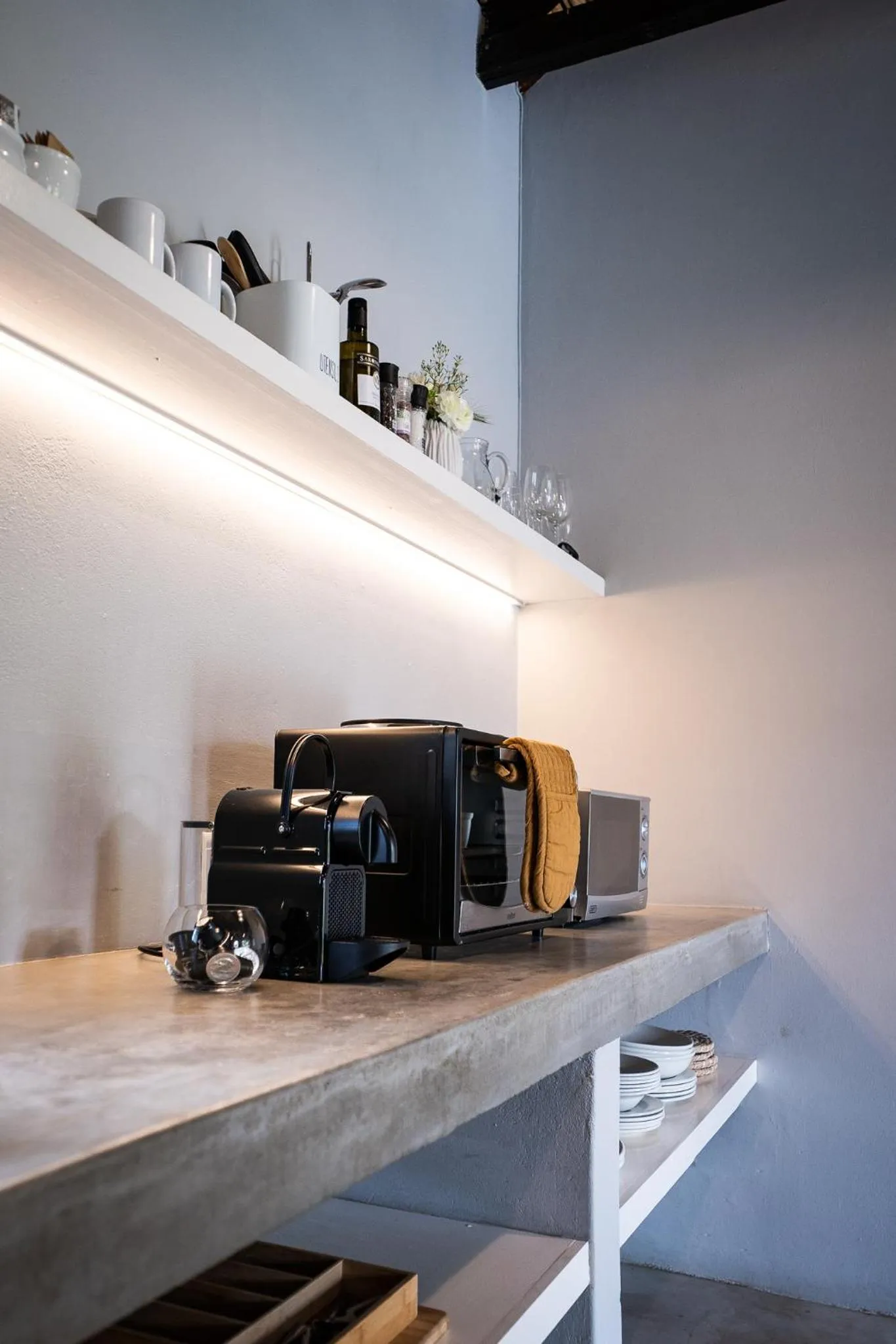 Kitchen or kitchenette in Saronsberg Vineyard Cottages