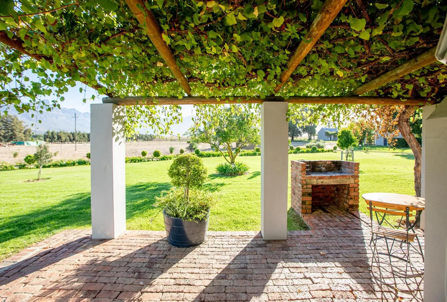 BBQ facilities in Saronsberg Vineyard Cottages