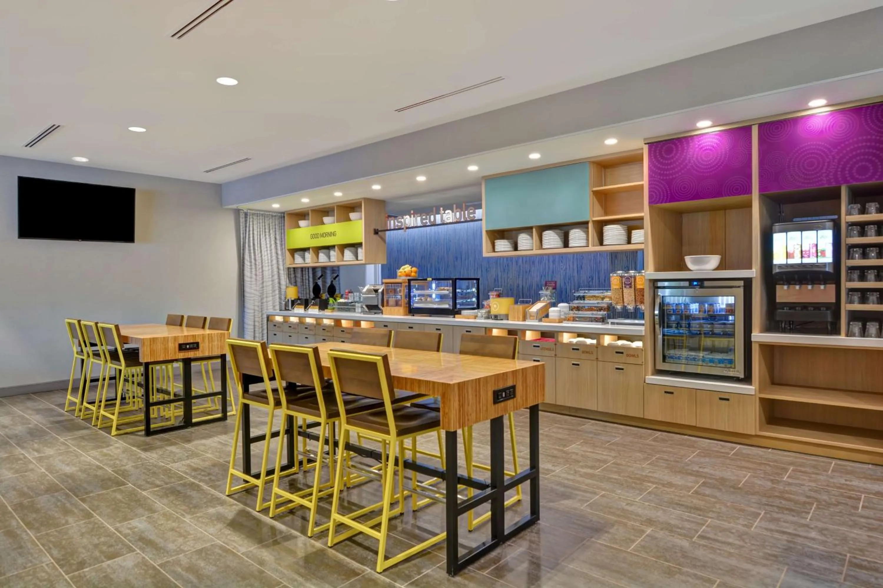 Breakfast in Home2 Suites By Hilton Naples I-75 Pine Ridge Road