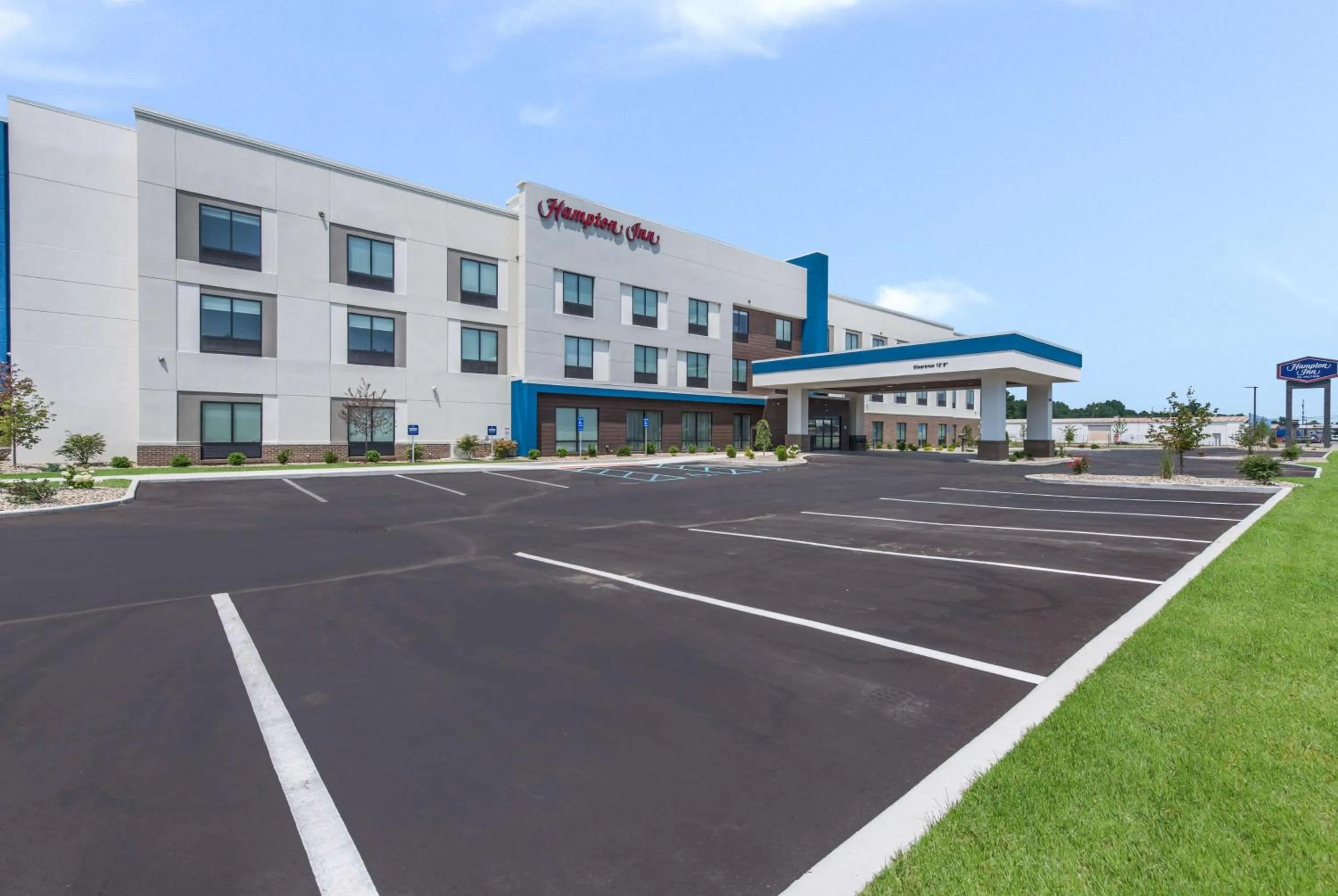 Property building in Hampton Inn Niles, Mi