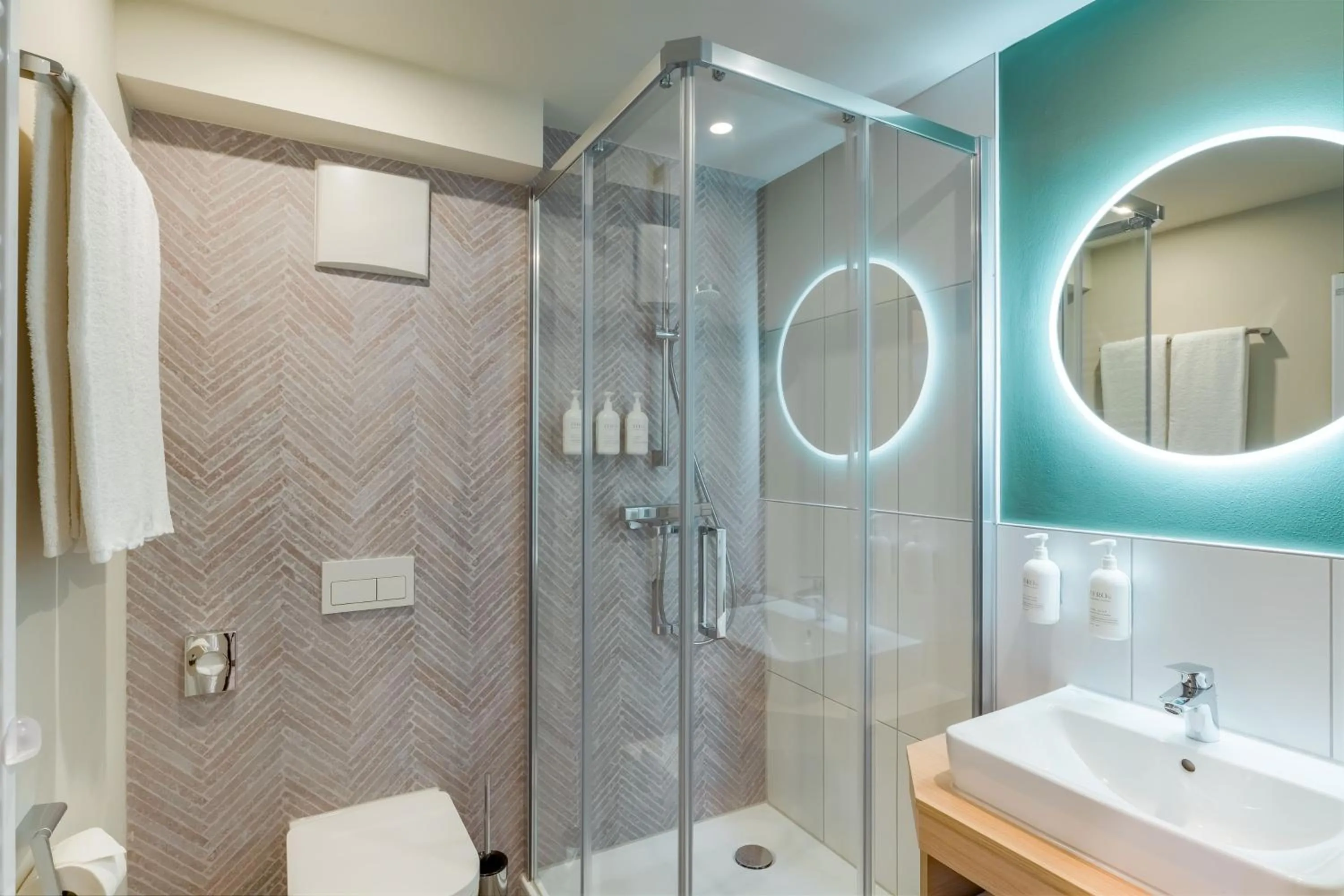 Shower in Spark By Hilton Stuttgart Sindelfingen