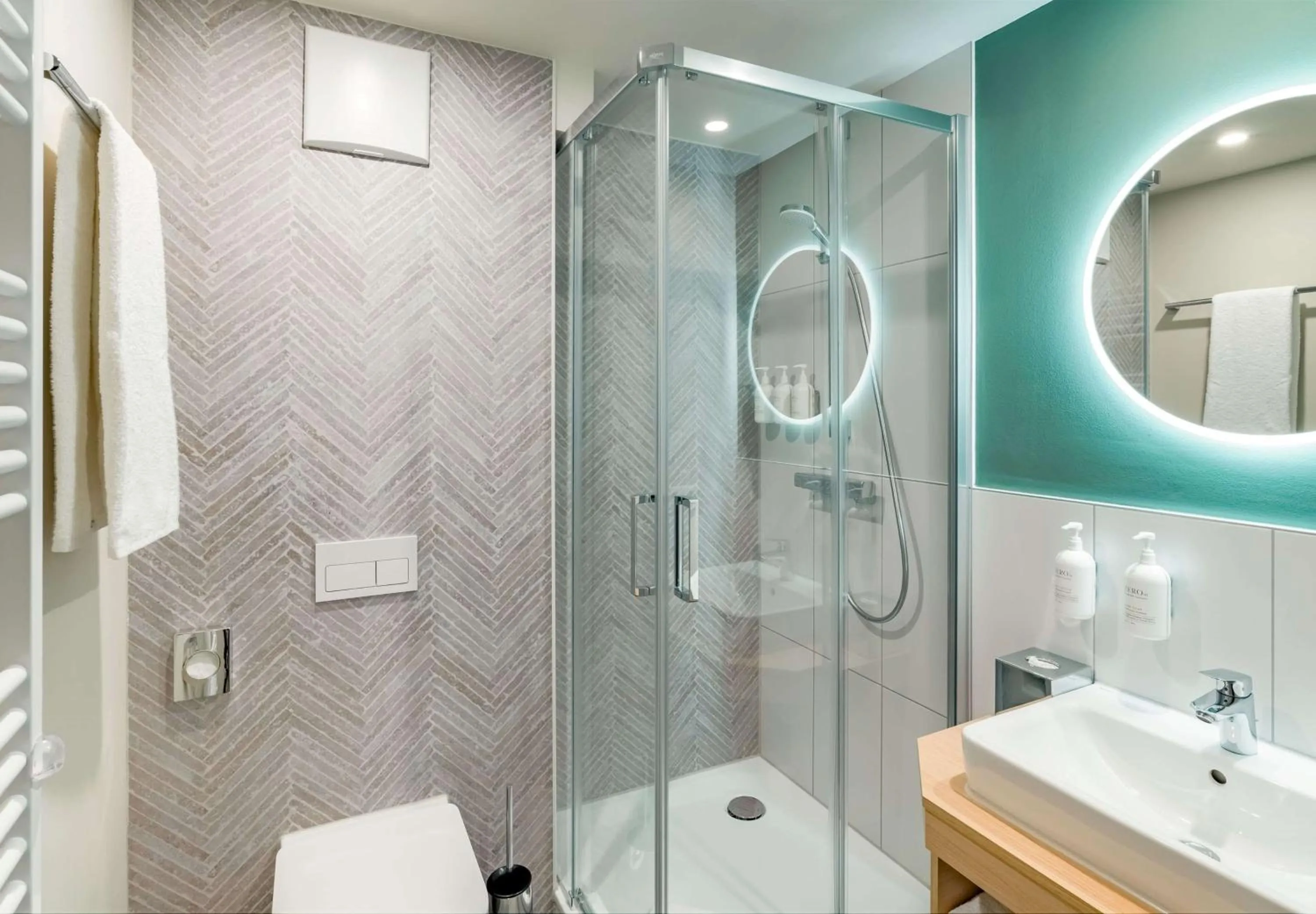 Bathroom in Spark By Hilton Stuttgart Sindelfingen