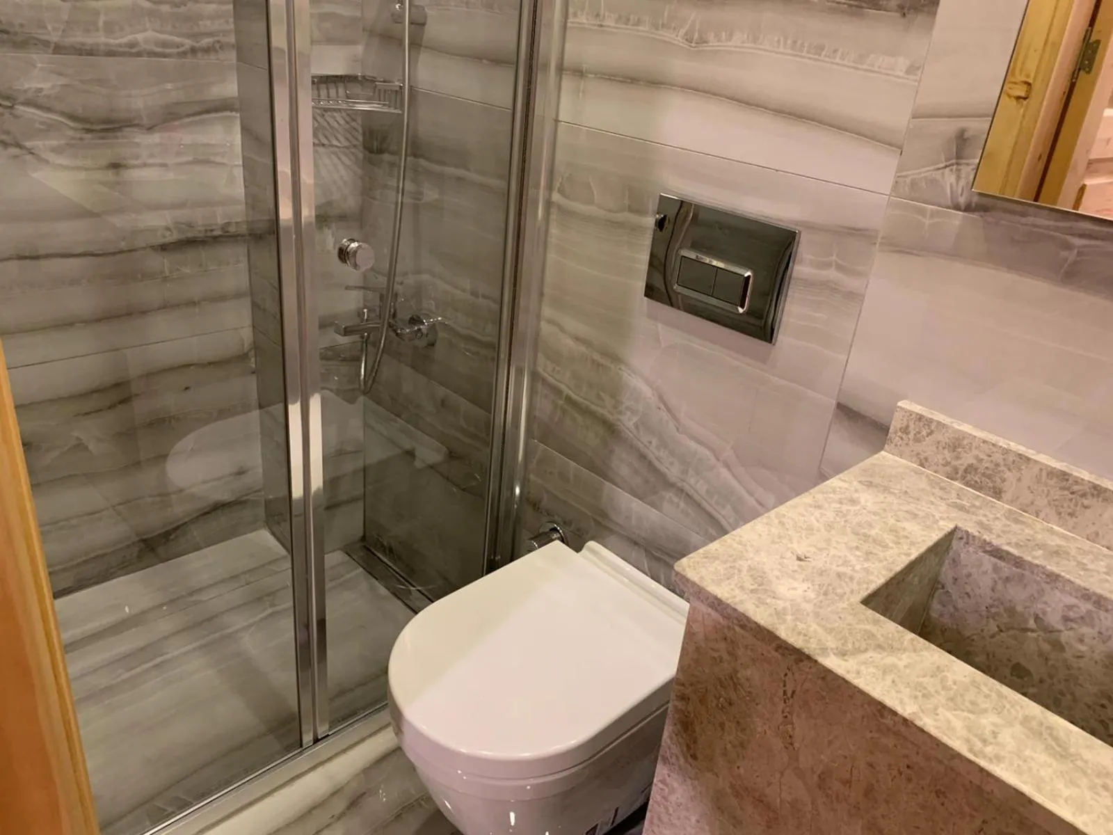 Shower in Berfinn Hotel Beşiktaş