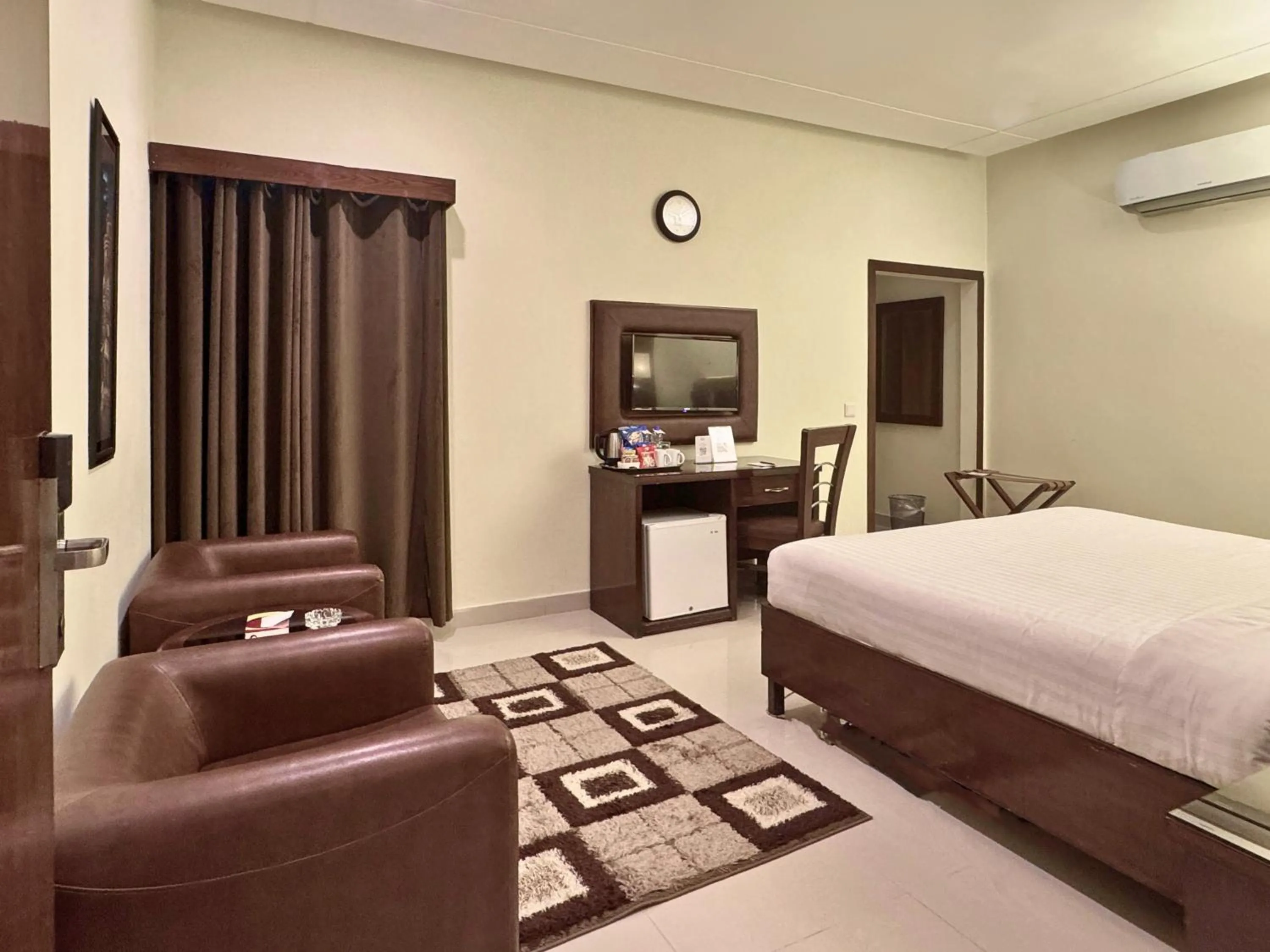 Bed in Hotel One DG Khan