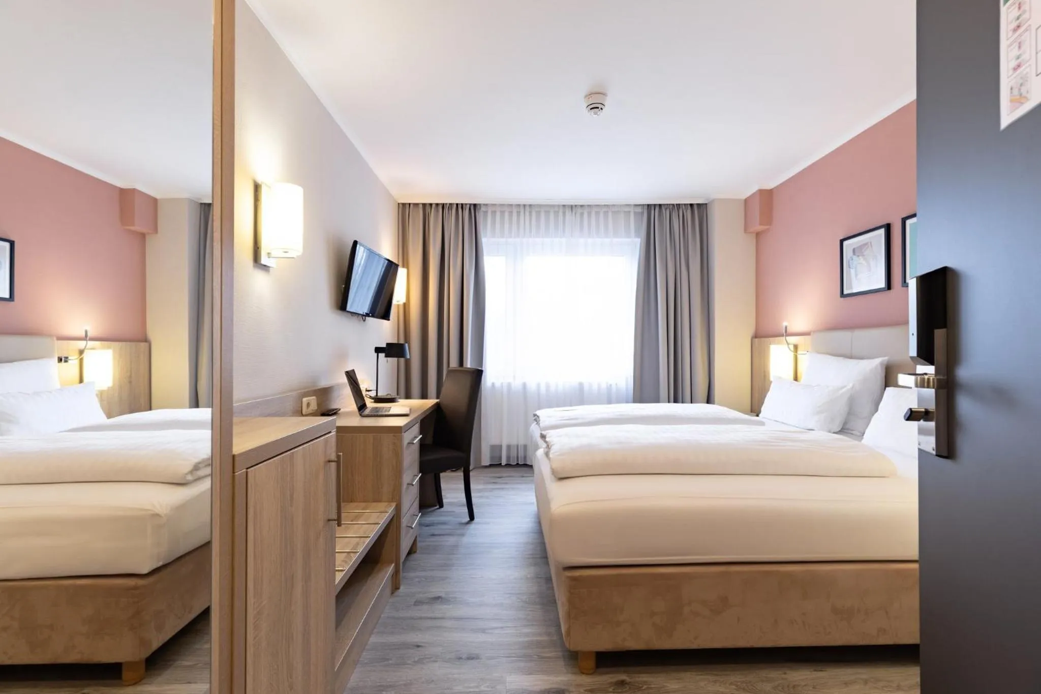 Photo of the whole room, Bed in Garner Hotel Bremen North by IHG