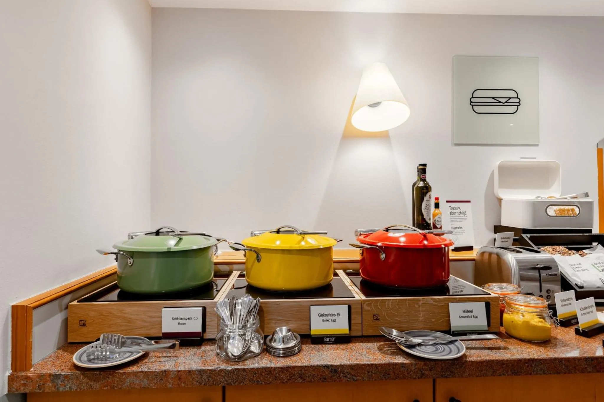 Restaurant/places to eat in Garner Hotel Bremen North by IHG