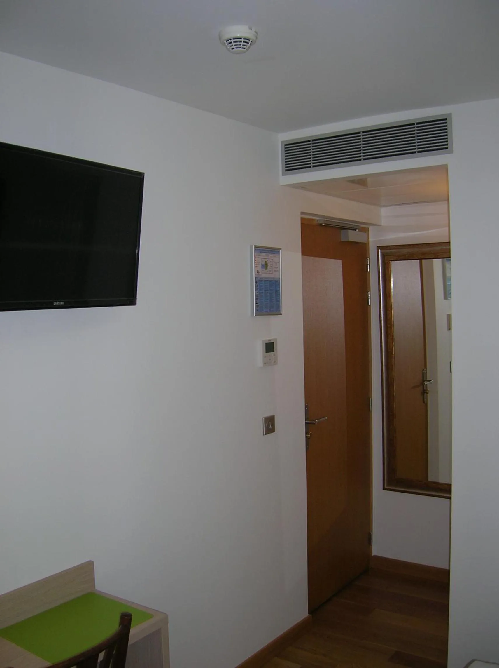 TV and multimedia in Hotel Darcet