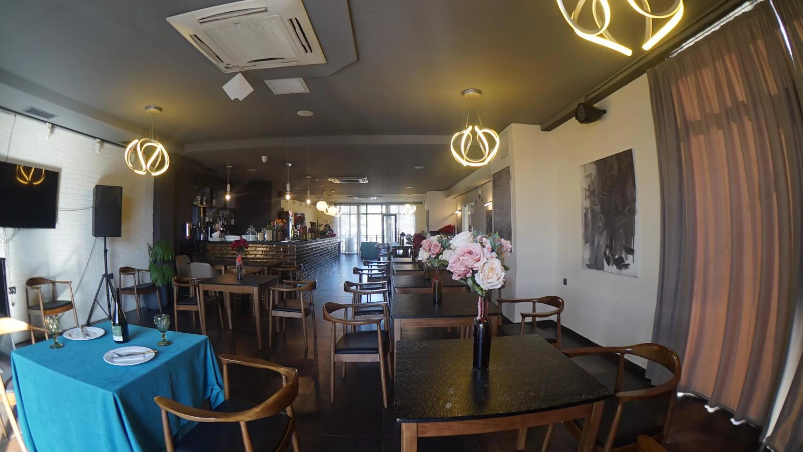 Restaurant/places to eat in TM Apart Hotel