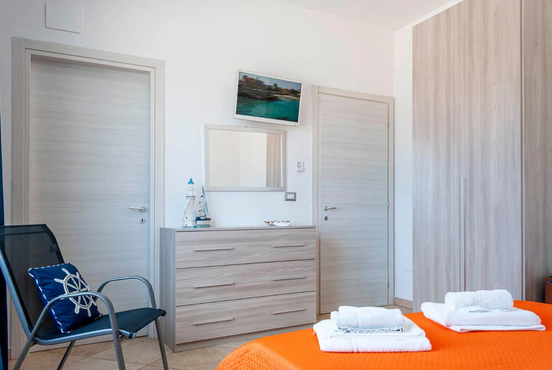 wardrobe, Bed in da Rocco B&B