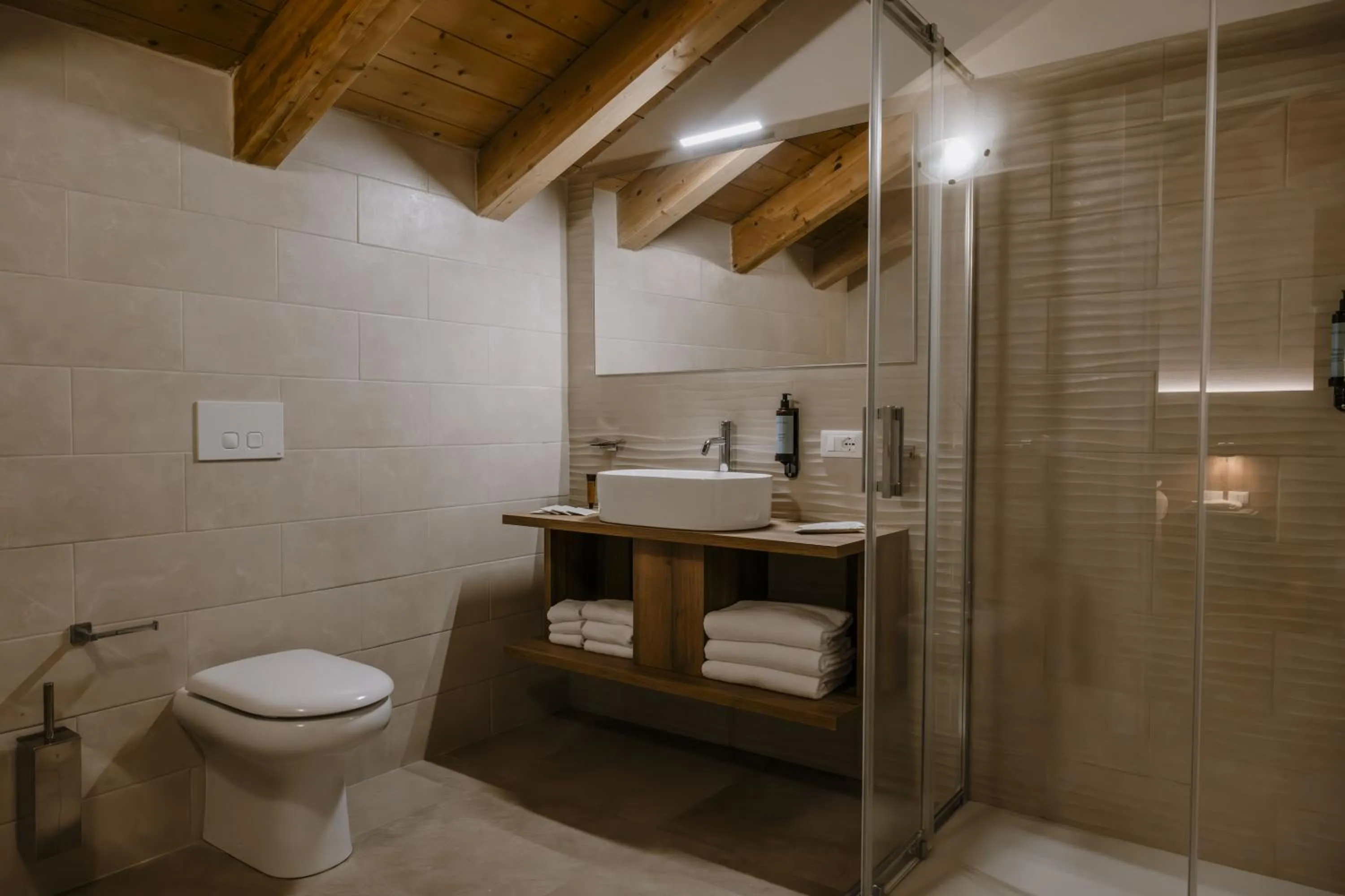 Toilet in Armon Greenblu Hotel & Wellness