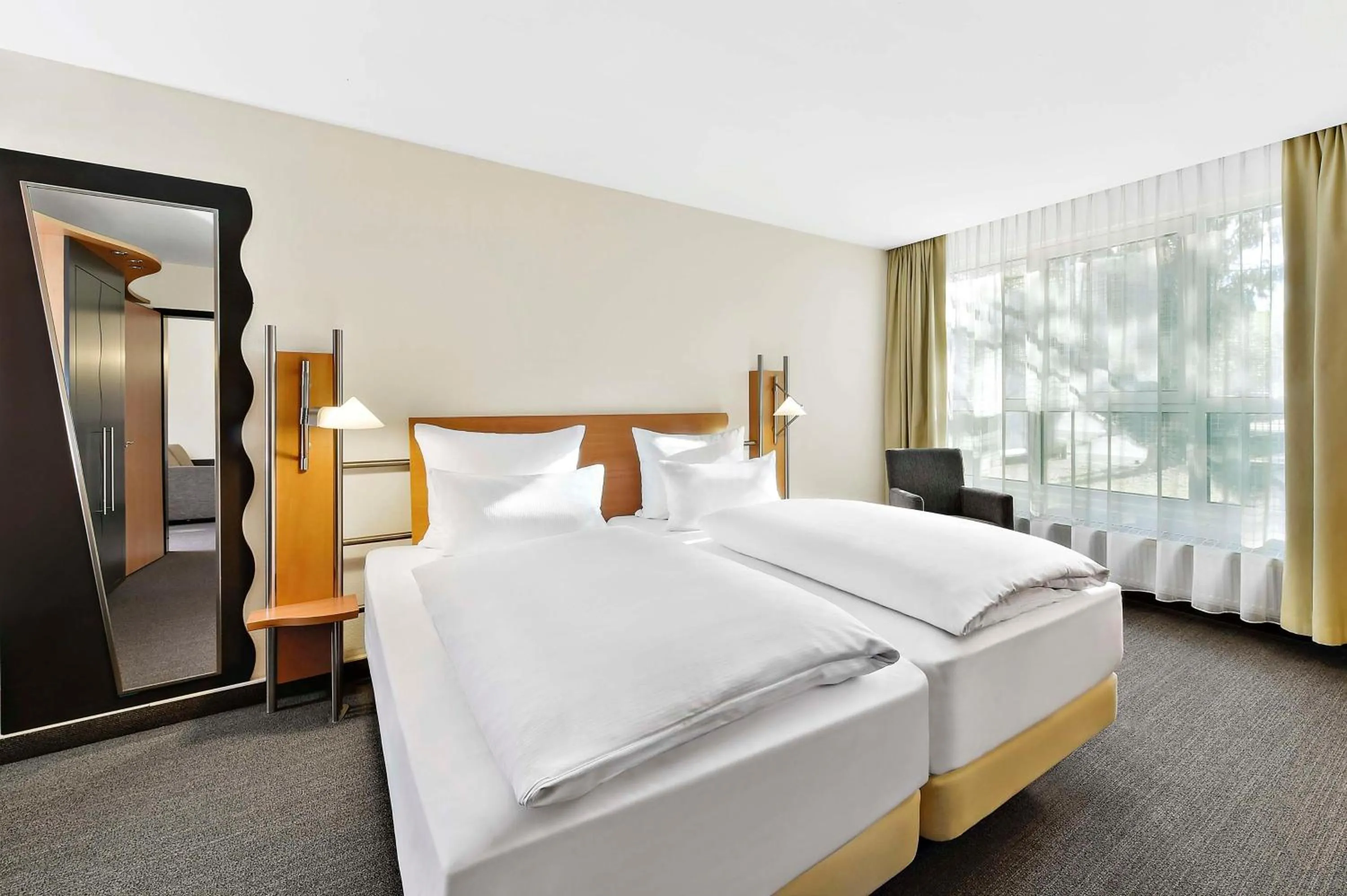 Bedroom, Bed in NH Mannheim Viernheim