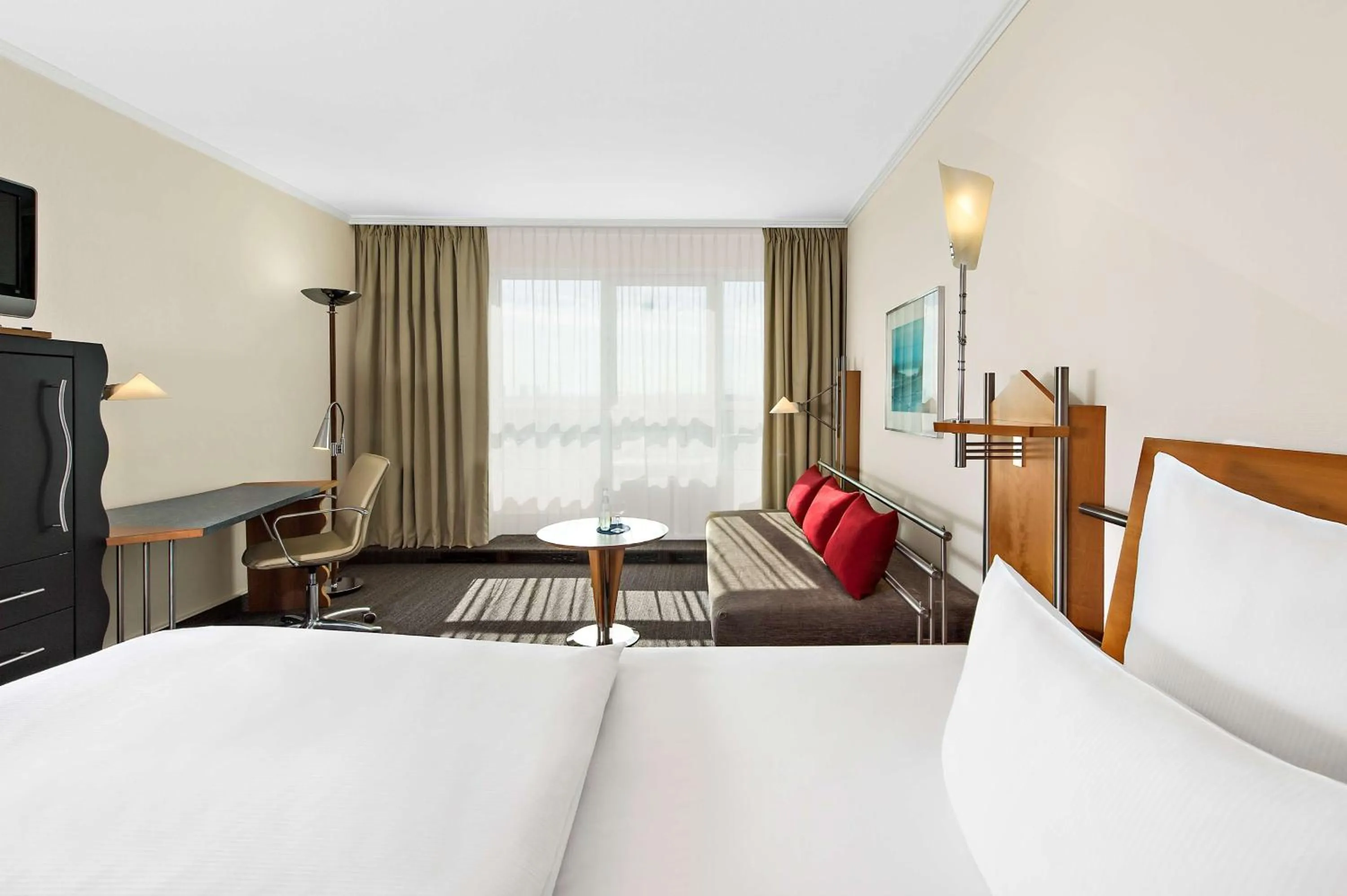 Photo of the whole room, Bed in NH Mannheim Viernheim