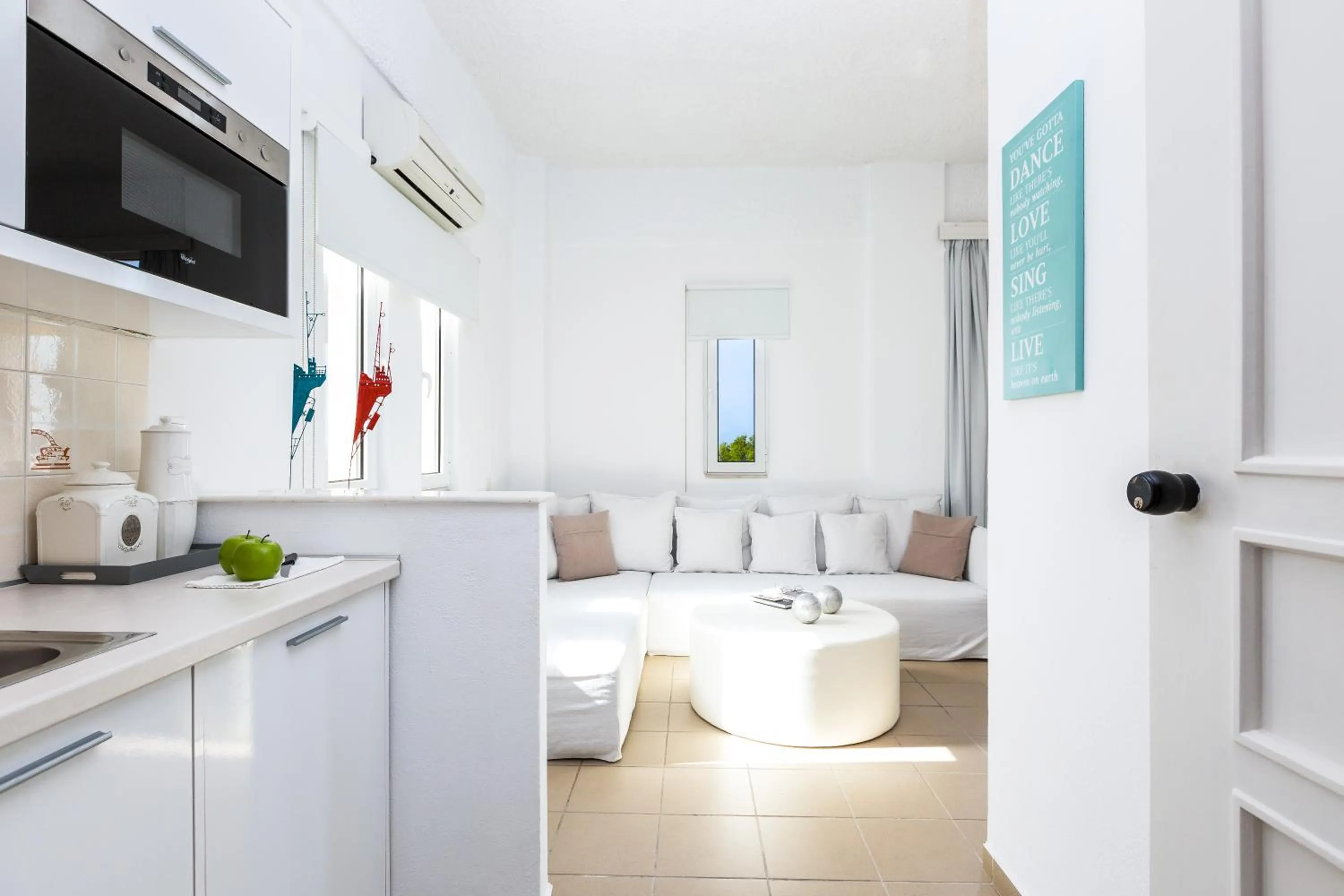 Photo of the whole room in Aqua Marina