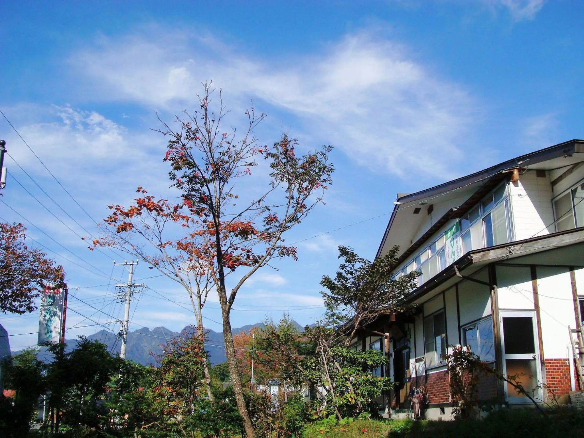 Facade/entrance in Togakushi- Kogen Minshuku Rindo