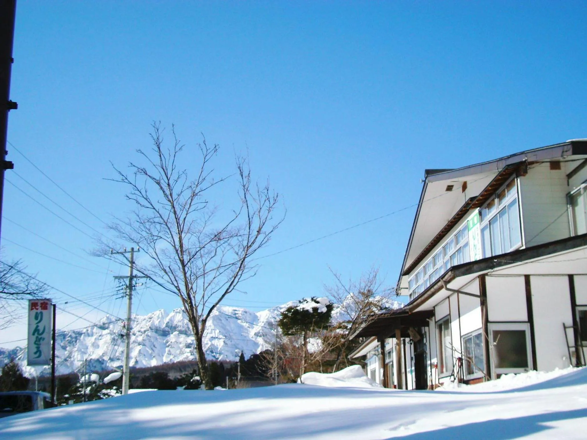 Facade/entrance in Togakushi- Kogen Minshuku Rindo
