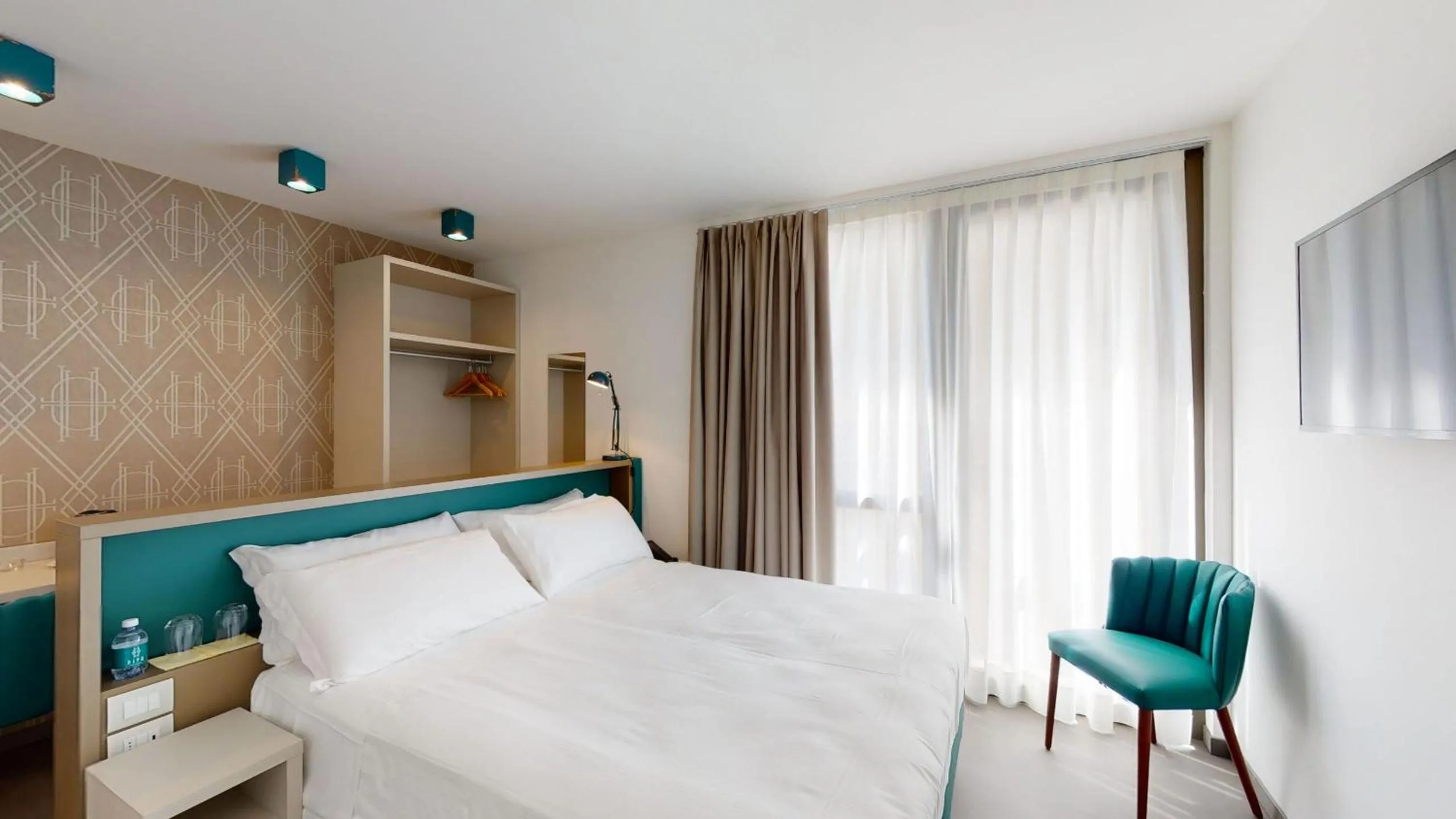 Photo of the whole room, Bed in DIVA HOTEL LIGNANO - Adults Only