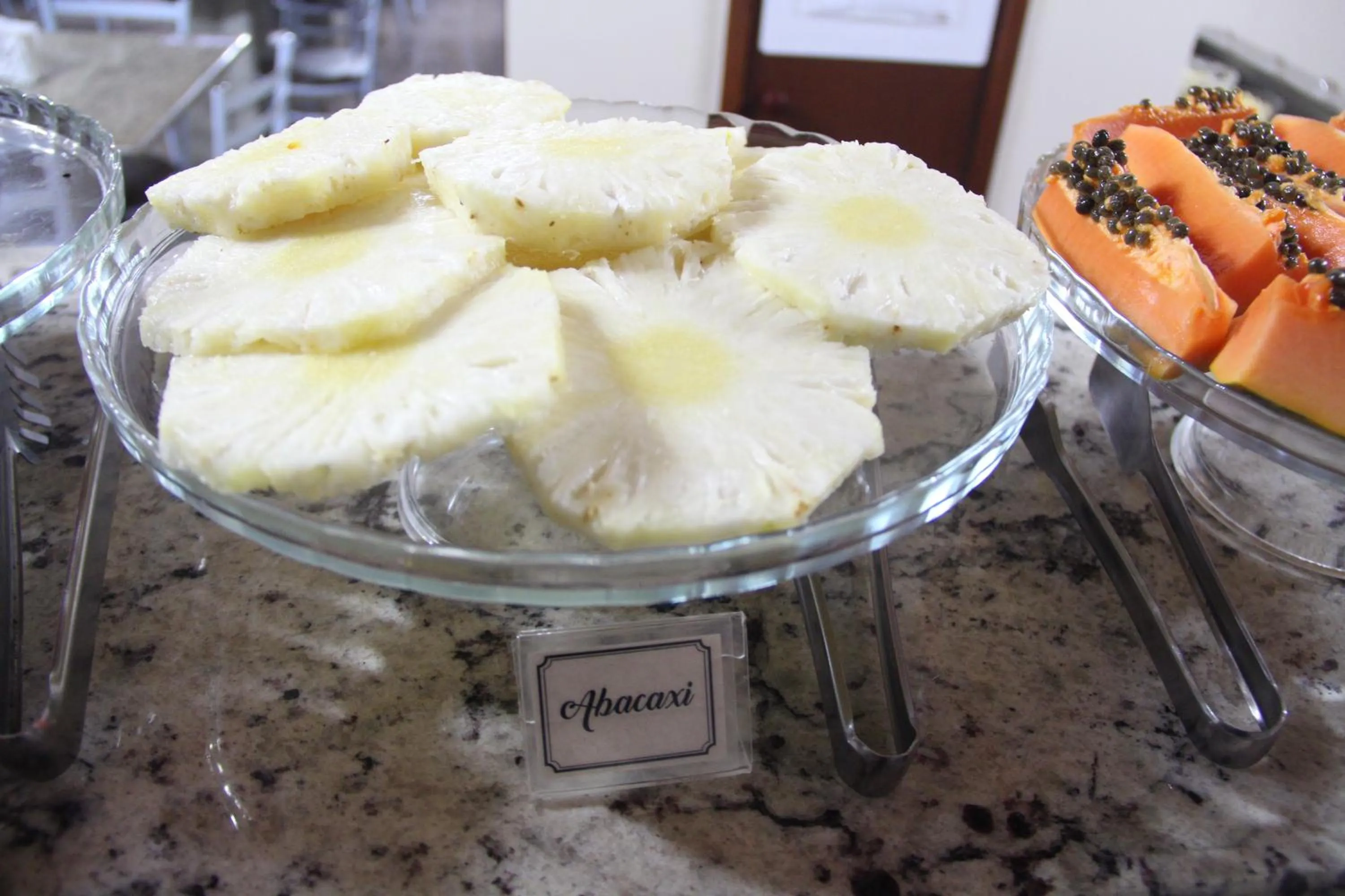 Food and drinks in Oasis Chartouni Hotel