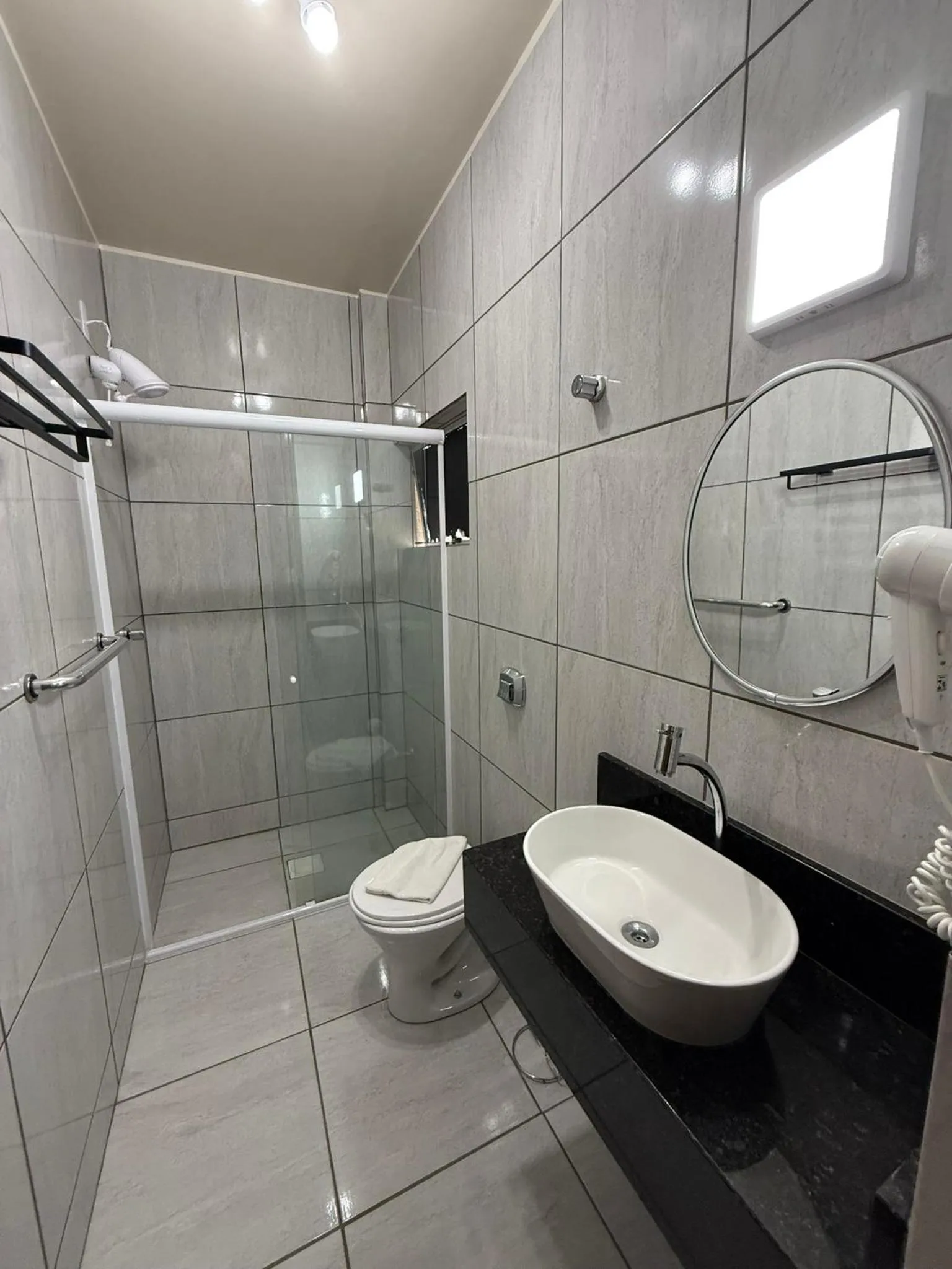 Shower in Oasis Chartouni Hotel