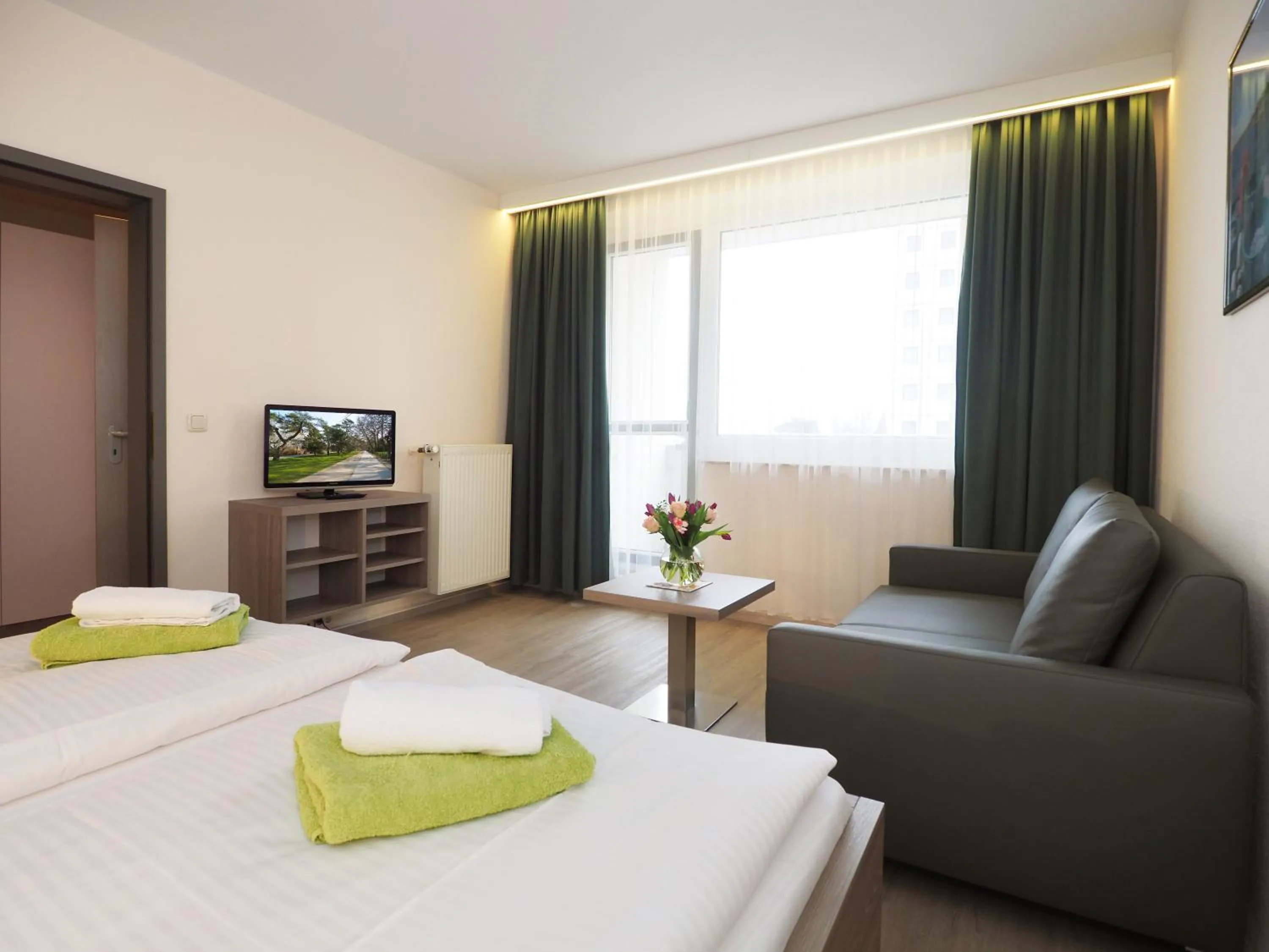 Bedroom, Bed in Kurhotel zu Heringsdorf