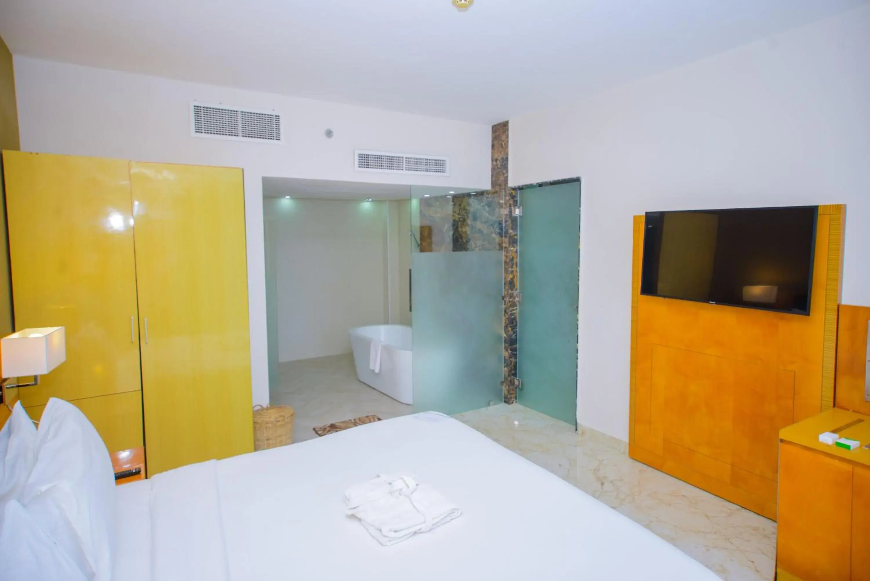 One-Bedroom Suite with Single Sofa Bed in Holiday Inn Dar Es Salaam by IHG One-Bedroom Suite with Single Sofa Bed in Holiday Inn Dar Es Salaam by IHG