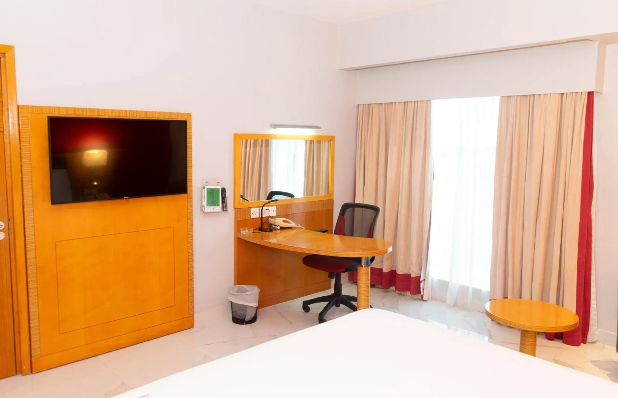 Photo of the whole room, Bed in Holiday Inn Dar Es Salaam by IHG