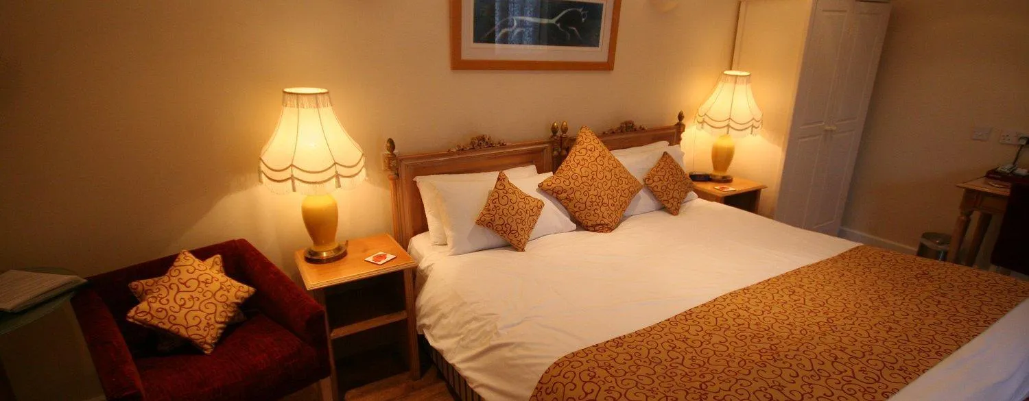 Bedroom in The Fox & Hounds