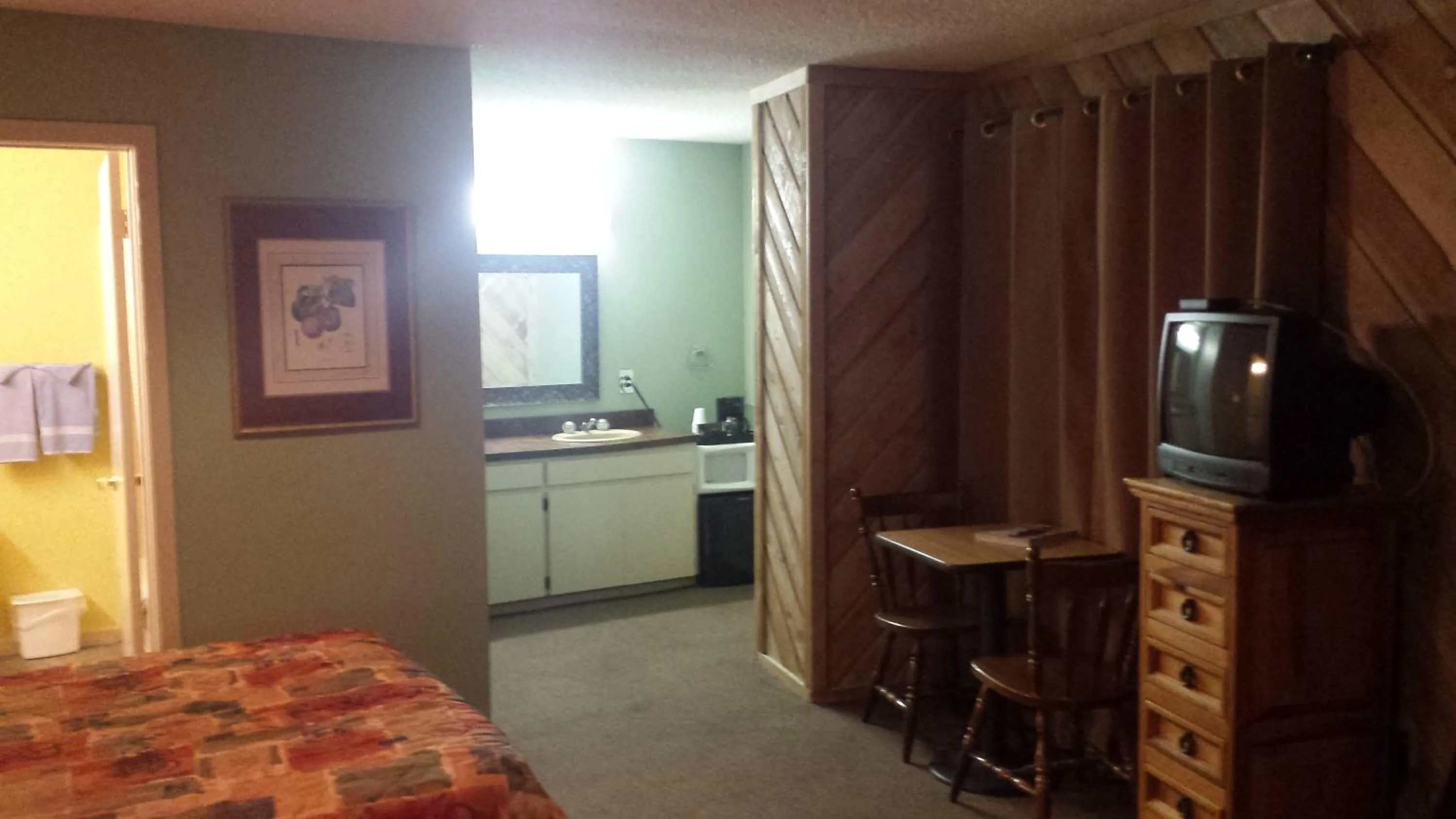 Bedroom, Bed in Lodge At Turkey Cove