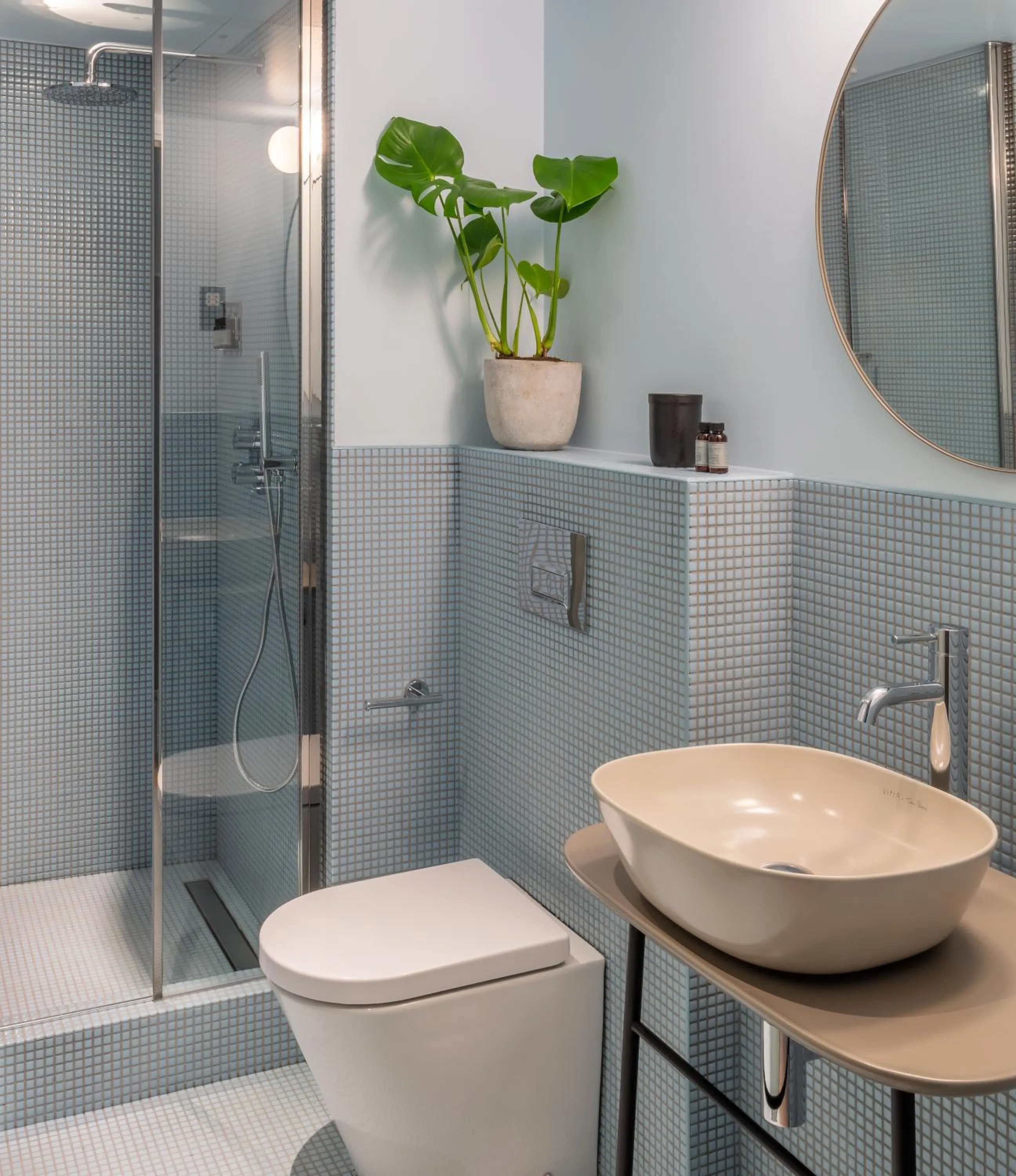 Bathroom in Bermonds Locke, Tower Bridge