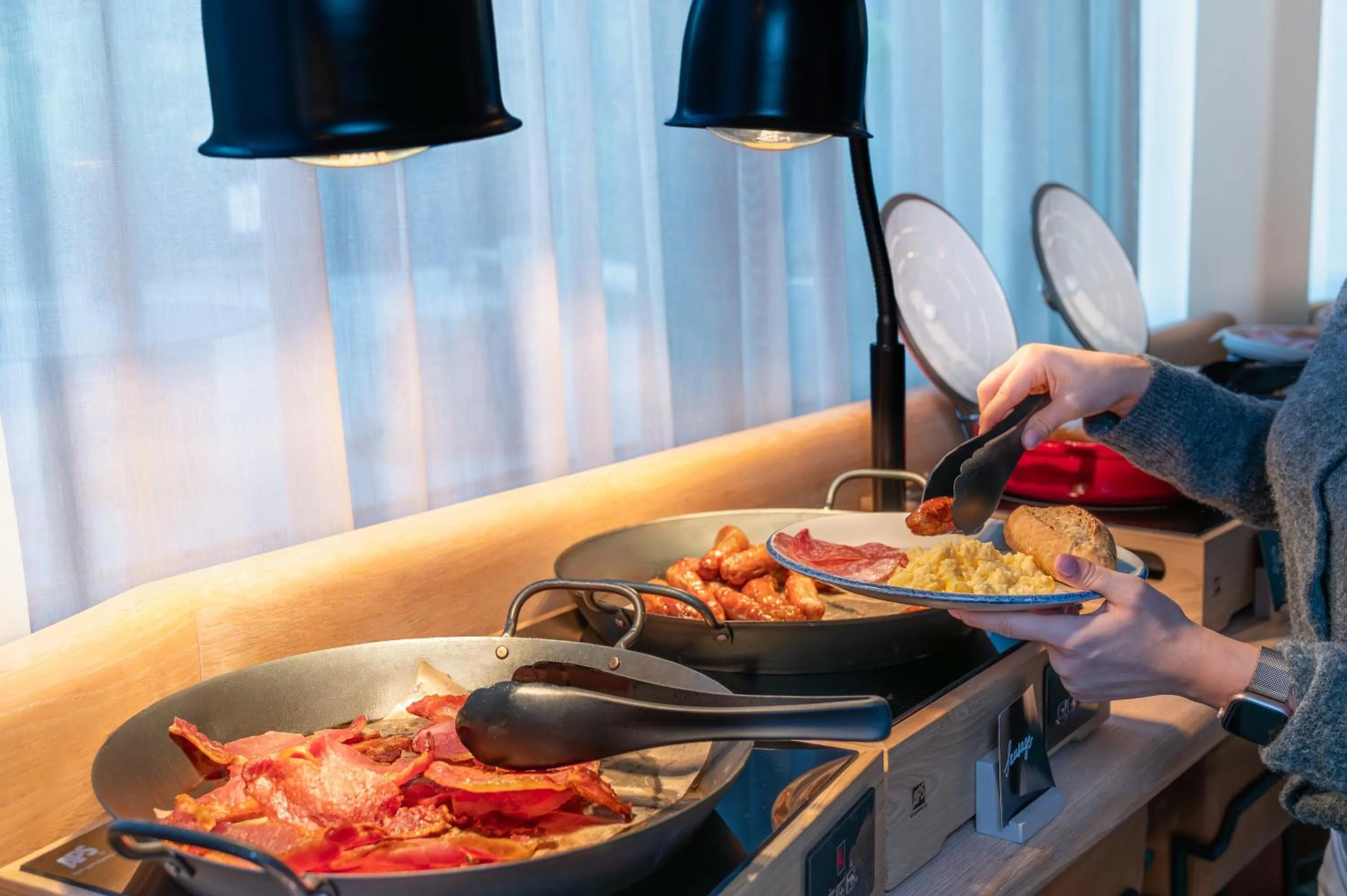 Buffet breakfast in Bermonds Locke, Tower Bridge