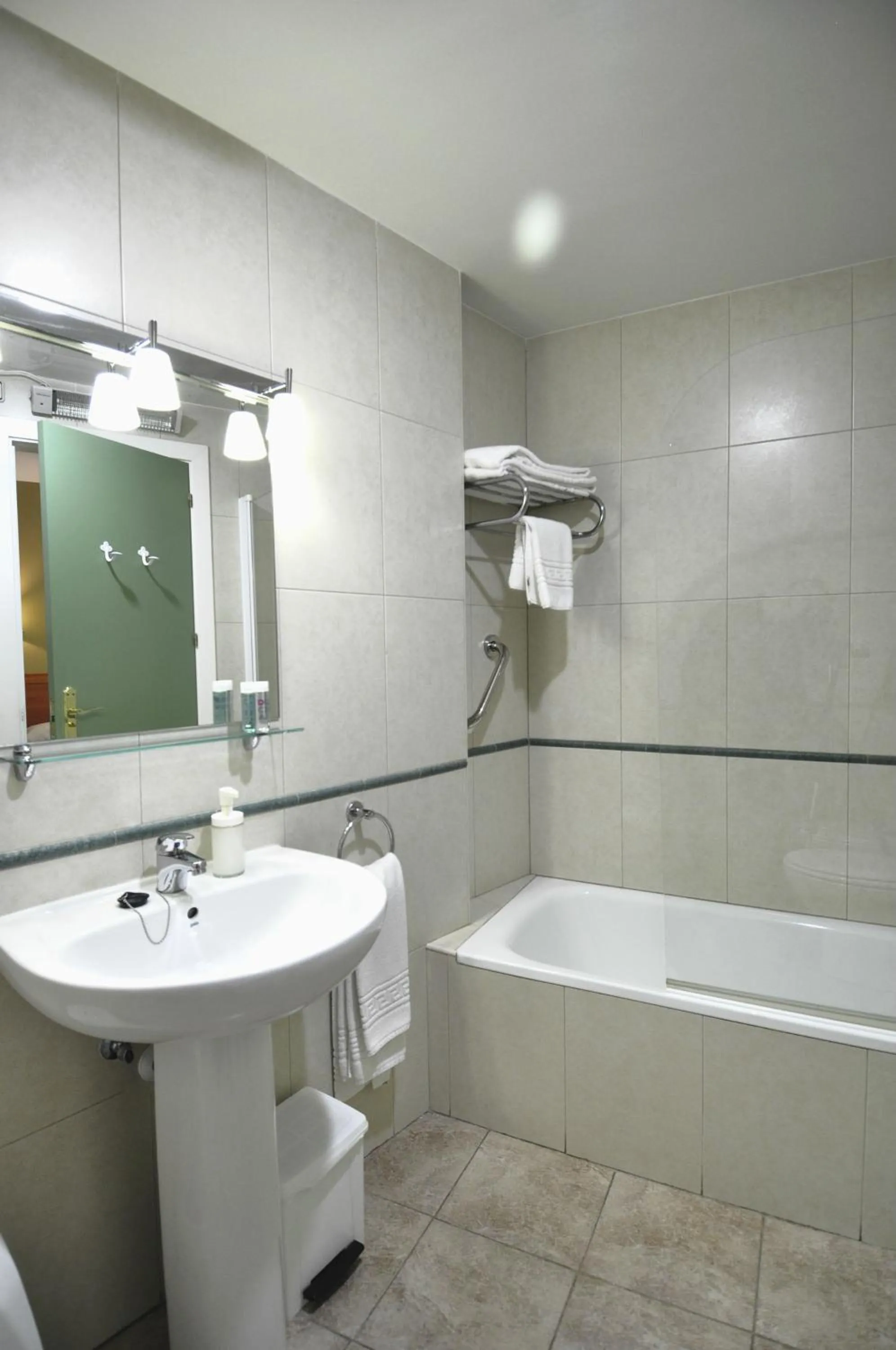 Bathroom in Hotel Apartamentos Aralso
