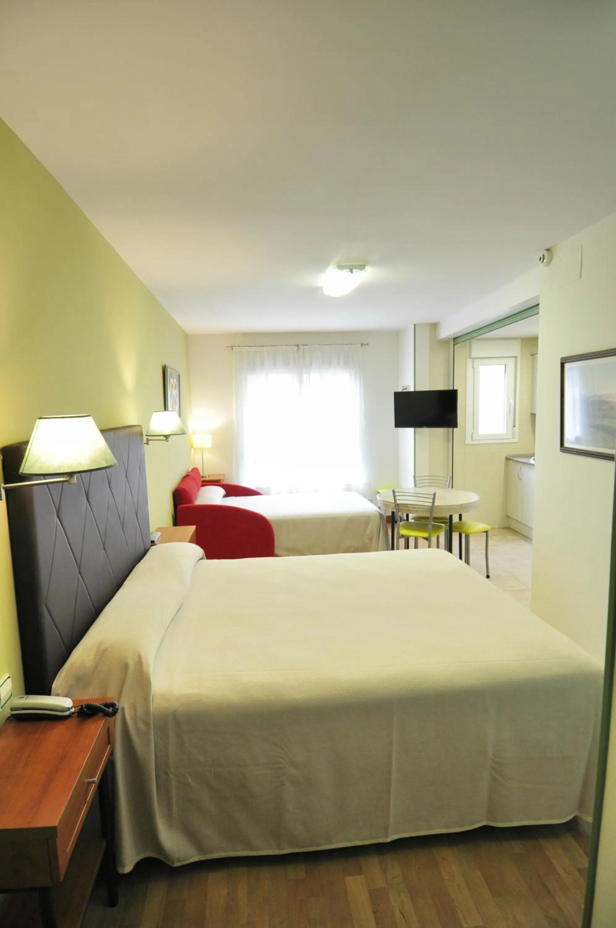 Photo of the whole room, Bed in Hotel Apartamentos Aralso