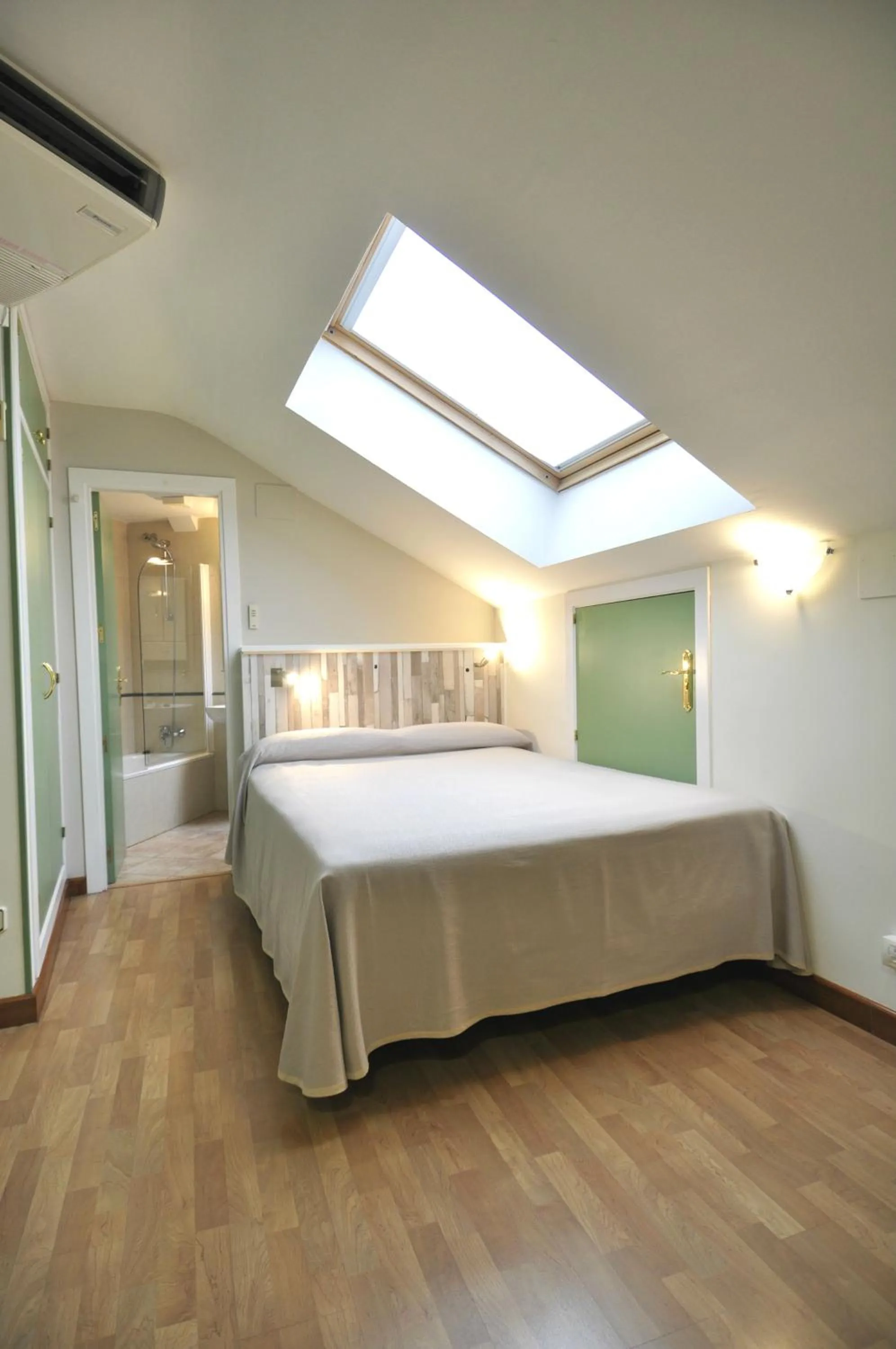 Bedroom, Bed in Hotel Apartamentos Aralso