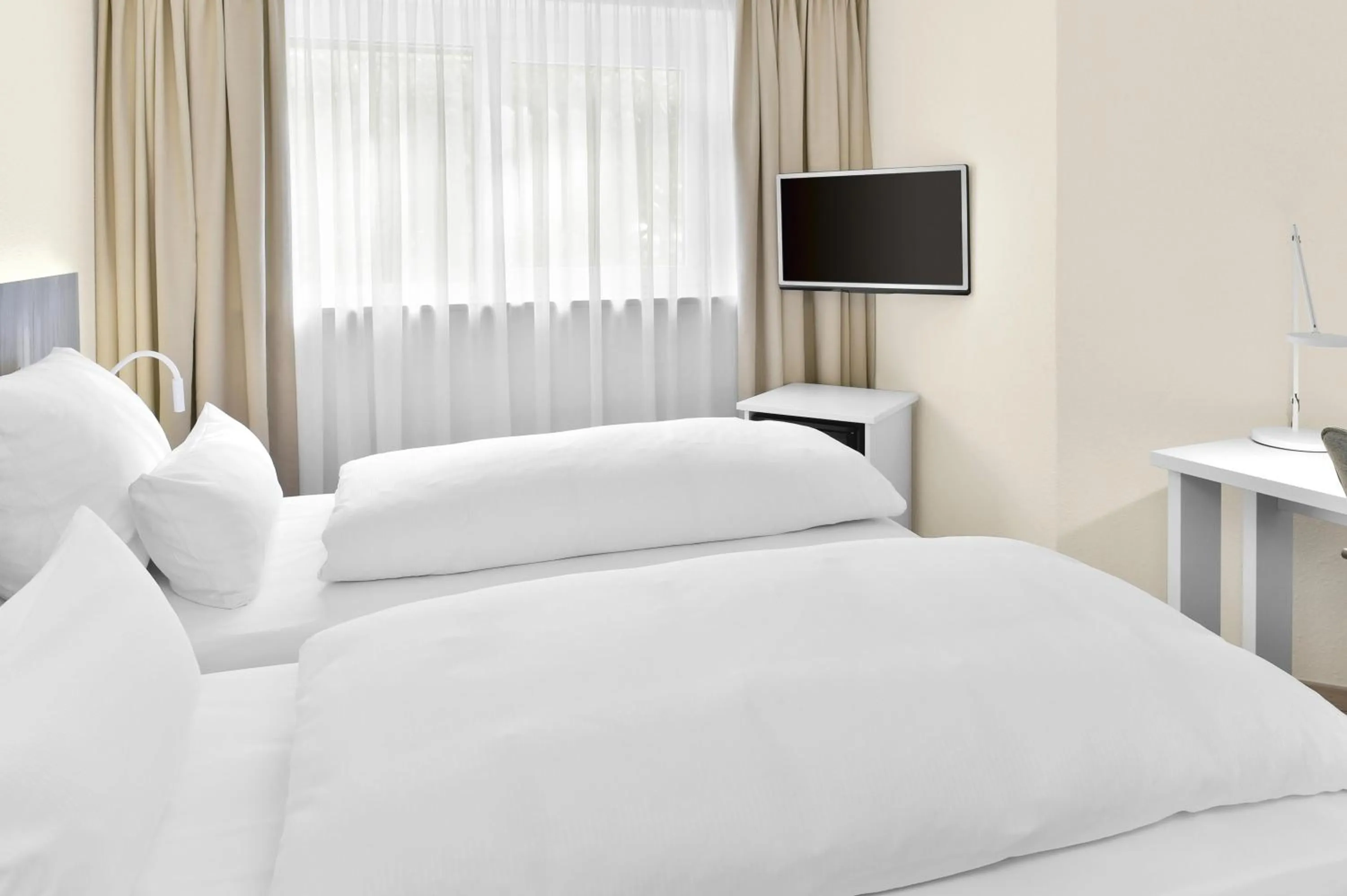 Bedroom, Bed in NH Fürth Nürnberg