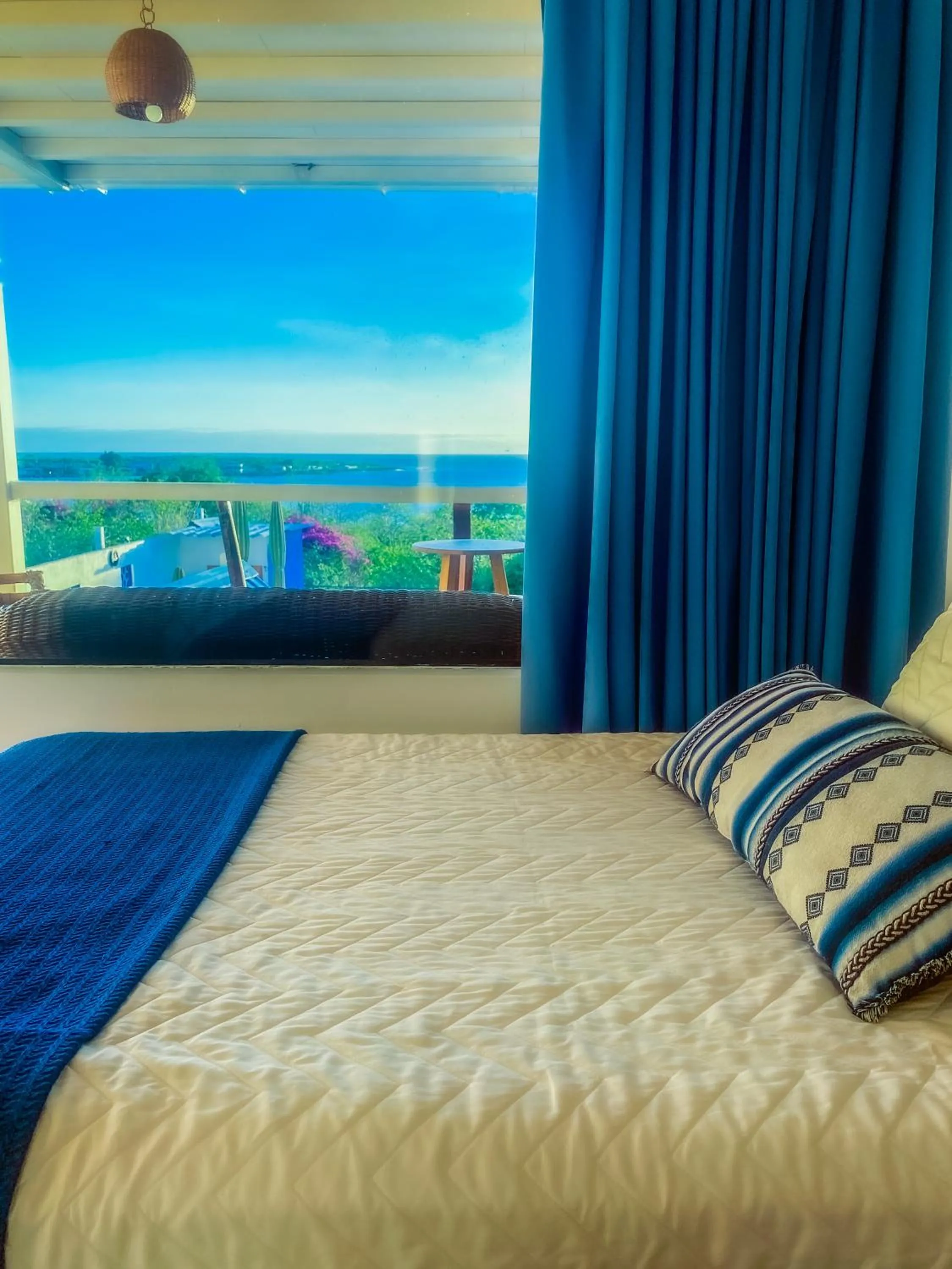 Bed in Galápagos Casa Playa Mann