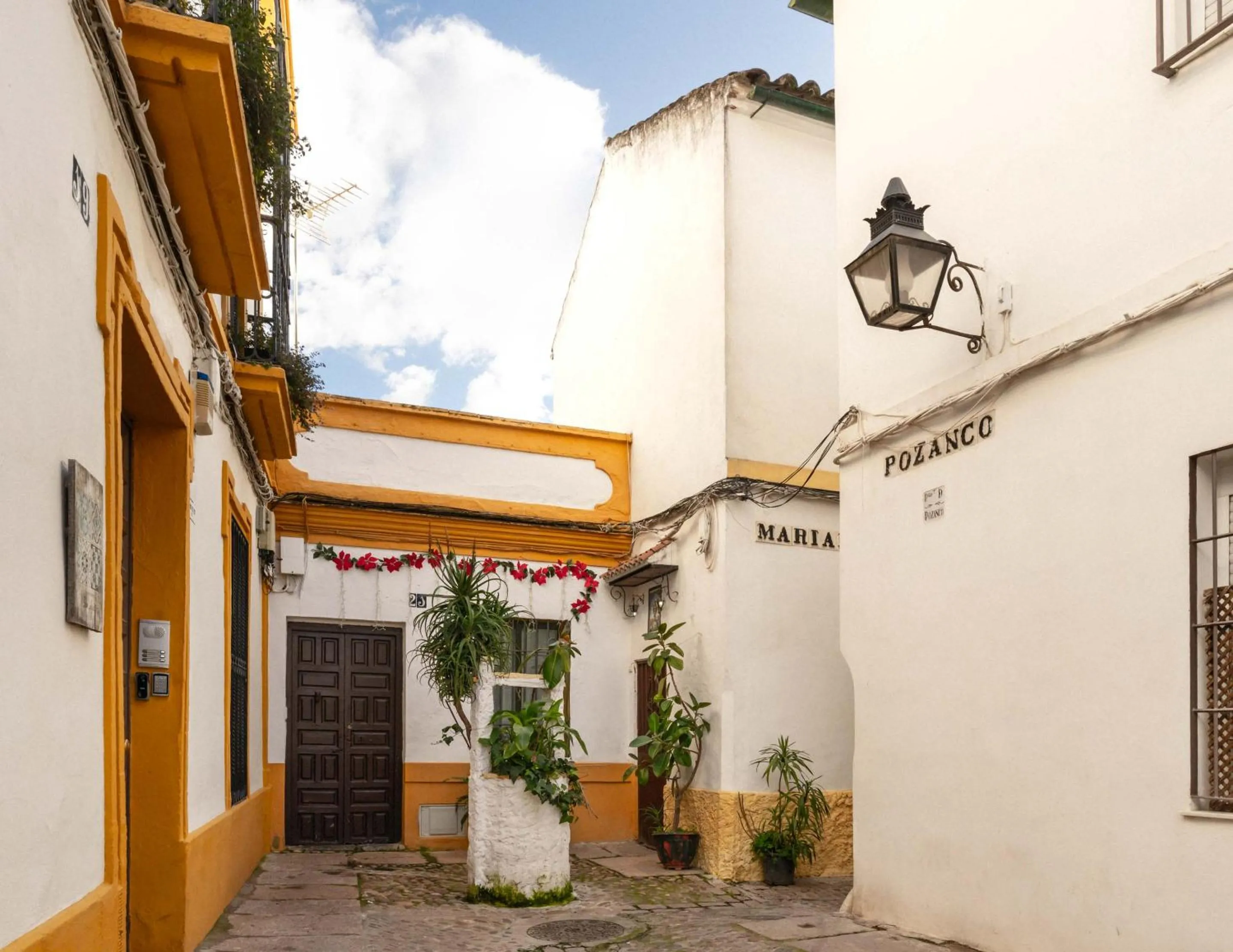 Property building in Limehome Cordoba Calle Pozanco - City Center