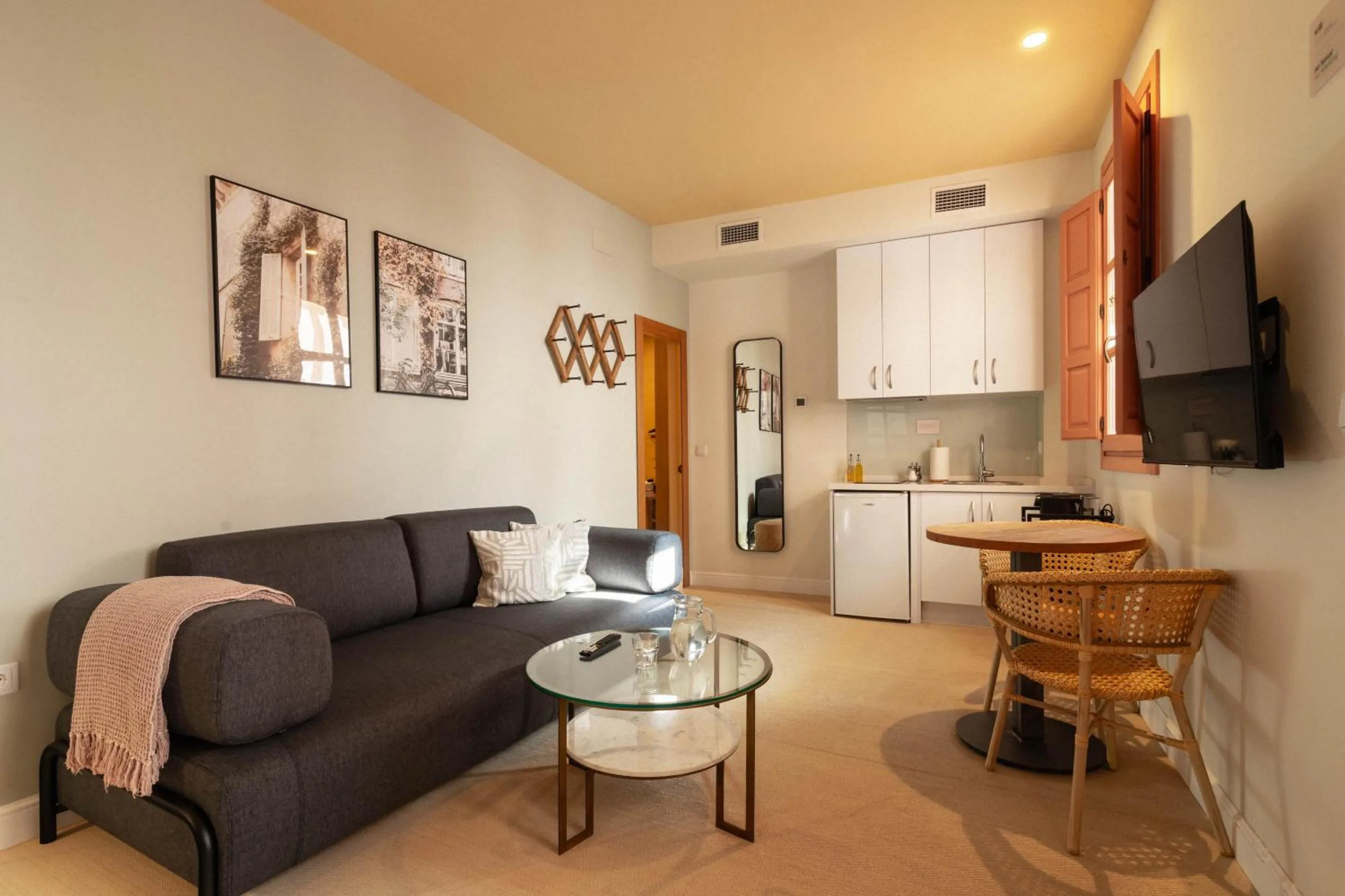 TV and multimedia in Limehome Cordoba Calle Pozanco - City Center