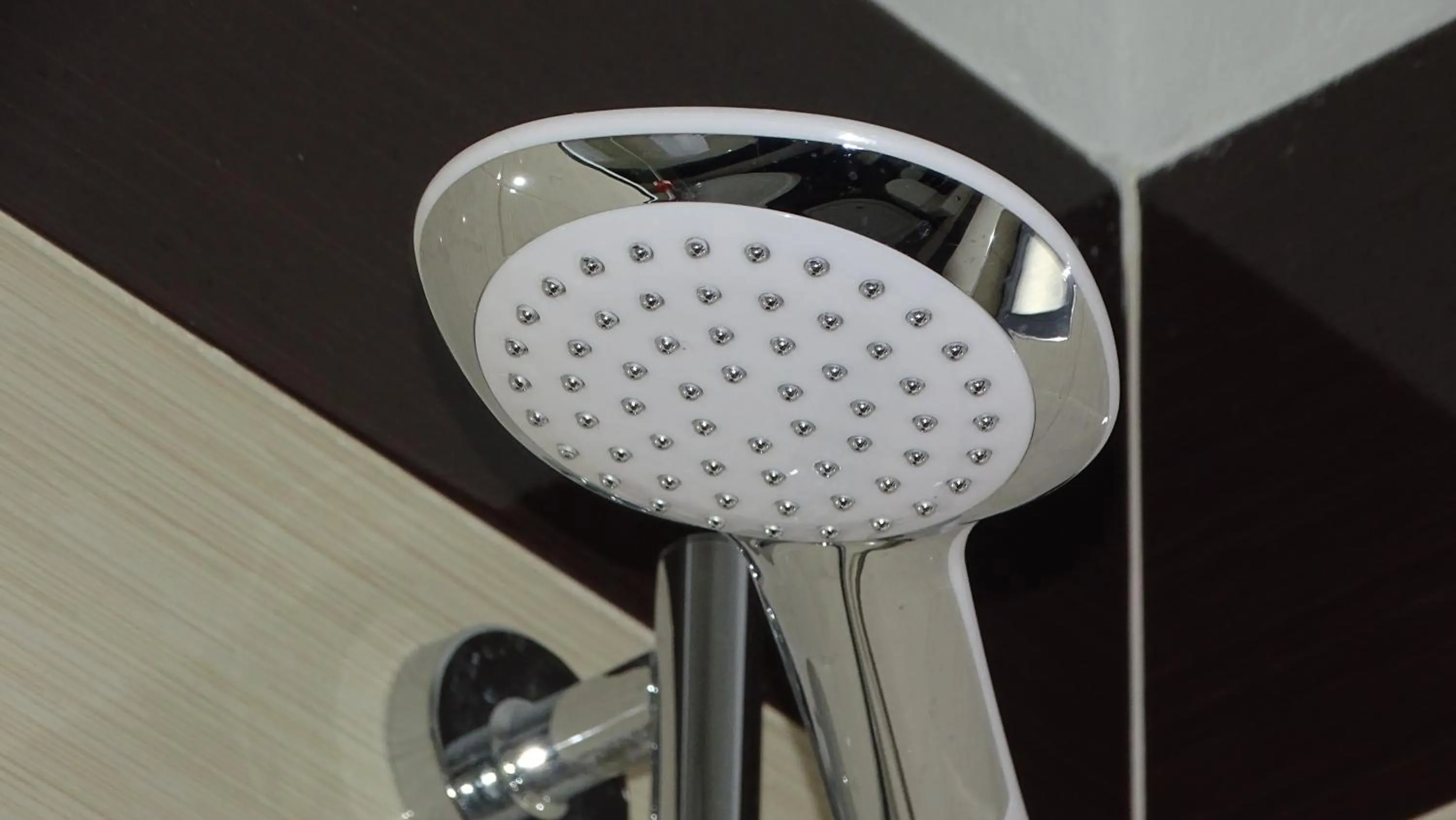 Shower in Hotel Ardiani